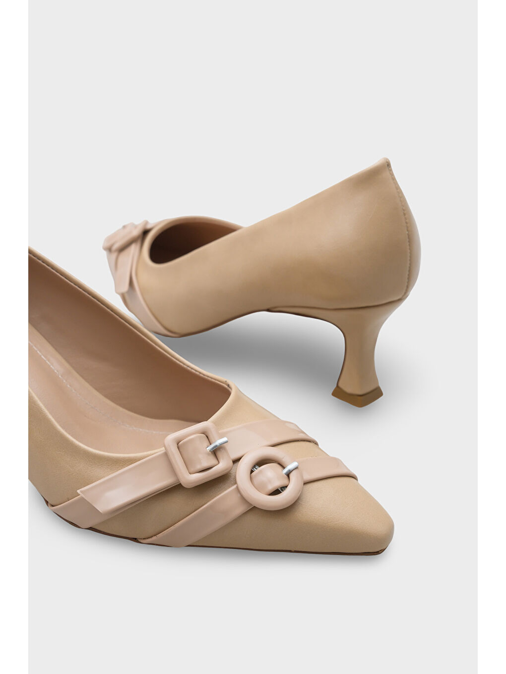 Bej Mirabel Sivri Burunlu Tokalı Orta Topuklu Kadın Ayakkabı-3