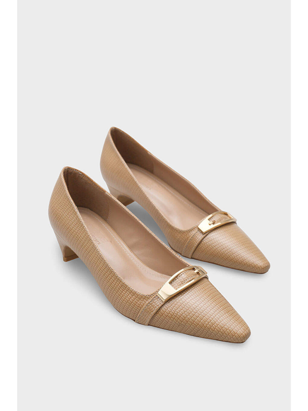 Bej Jodi Metal Aksesuarlı Kısa Topuklu Kadın Ayakkabı-1