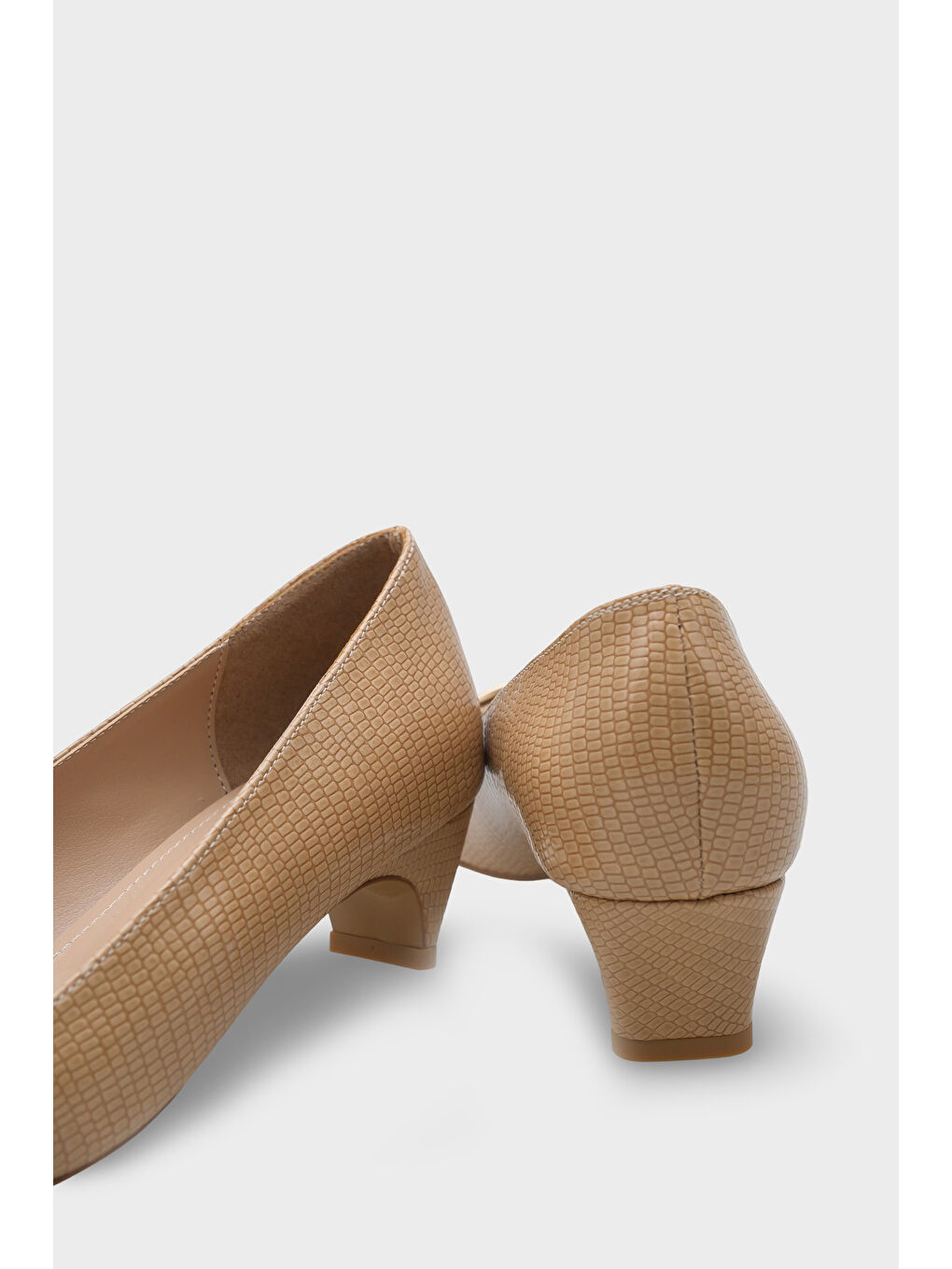 Bej Jodi Metal Aksesuarlı Kısa Topuklu Kadın Ayakkabı-3