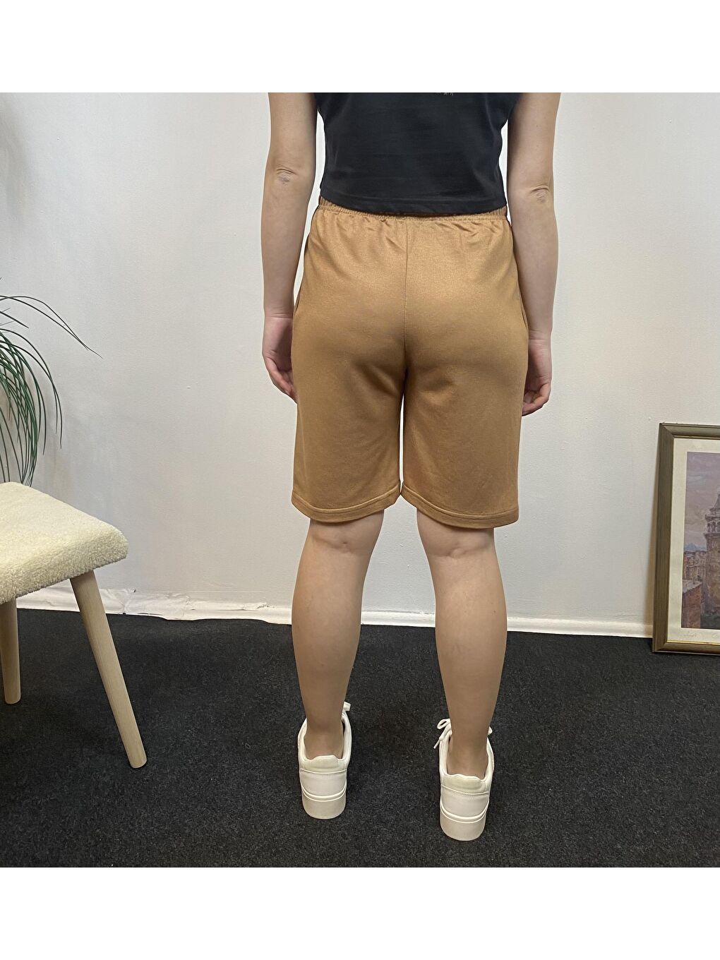 Bej Kadın Rahat Kalıp Beli Lastikli Cepli Basklı Şort-1