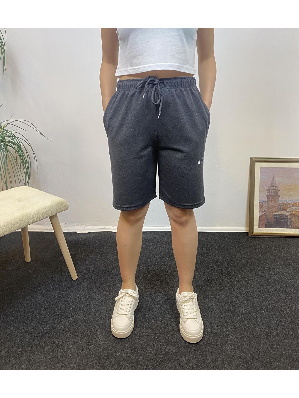 Antrasit Kadın Rahat Kalıp Beli Lastikli Cepli Basklı Şort