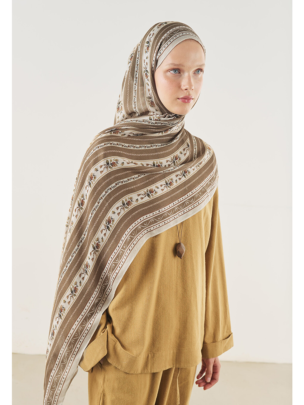 Kahverengi Floral Lines Desen Soft Viskon Şal Vizon-3