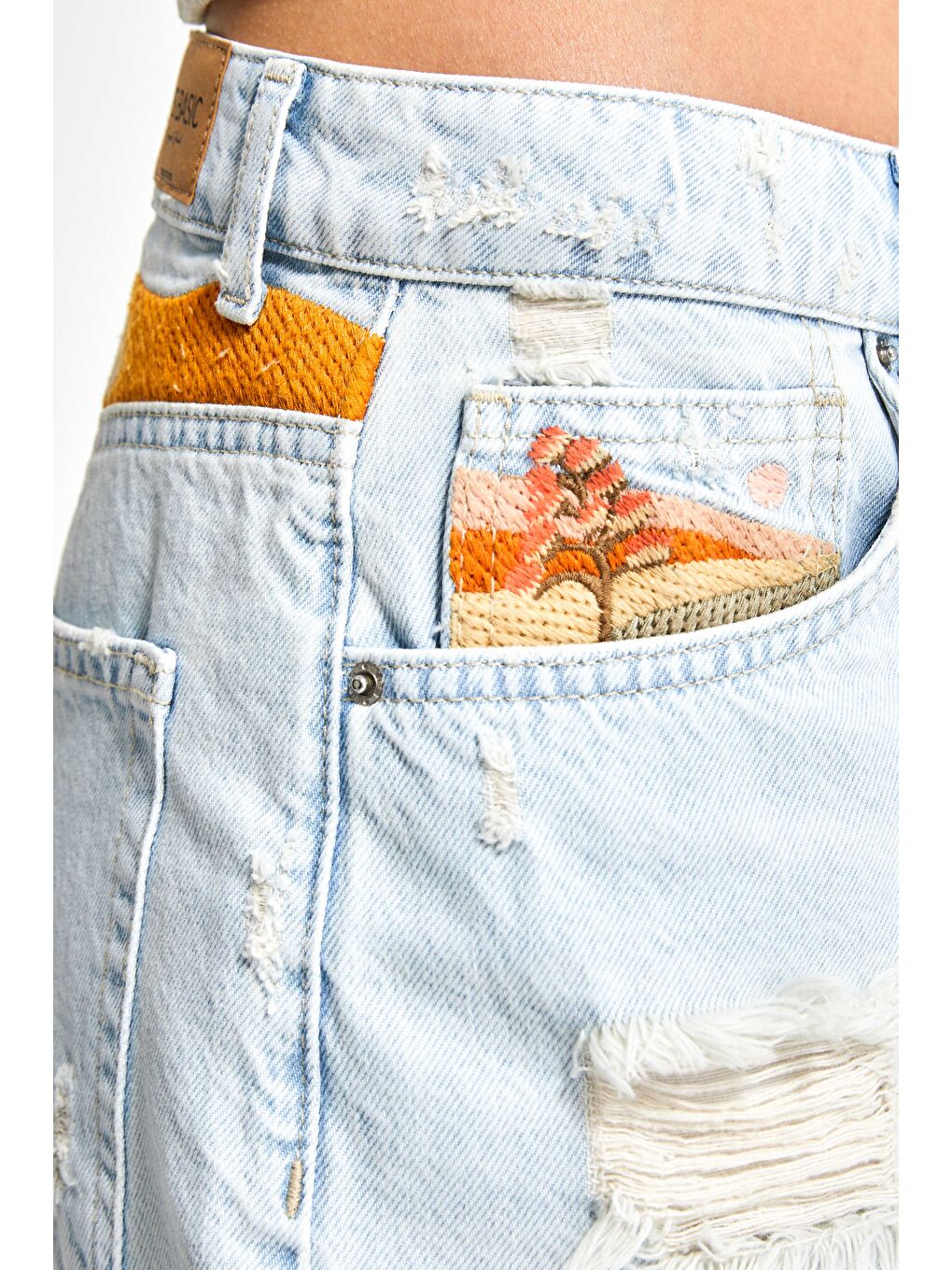 Mavi Kadın Jean Rengi 12s5-99 Midi Boy Mom Fit Nakış Detaylı %100 Pamuk Tasarım Denim Şort-2