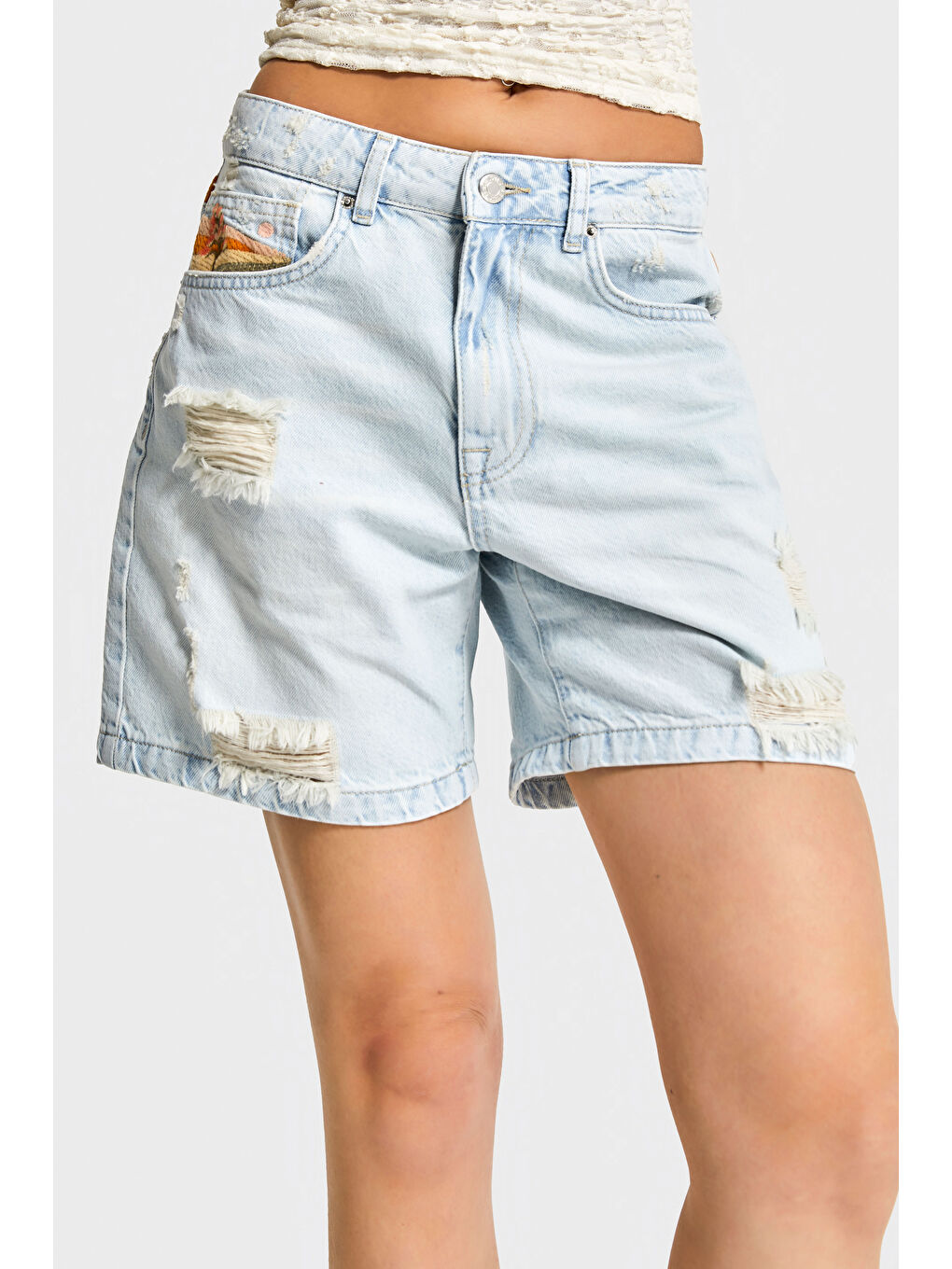 Mavi Kadın Jean Rengi 12s5-99 Midi Boy Mom Fit Nakış Detaylı %100 Pamuk Tasarım Denim Şort-3