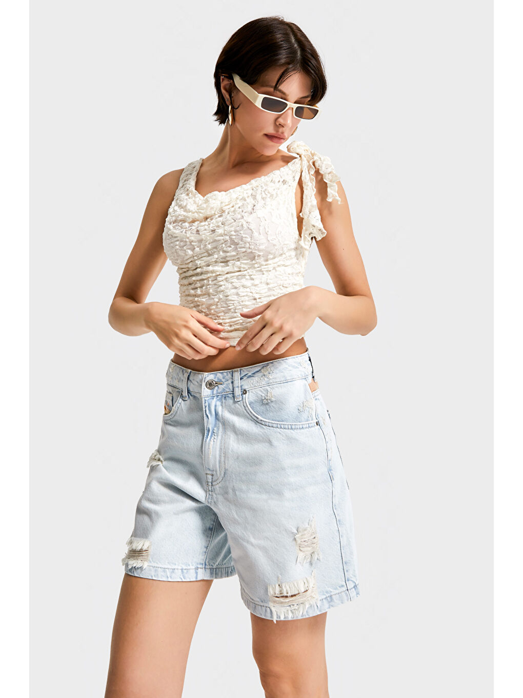 Mavi Kadın Jean Rengi 12s5-99 Midi Boy Mom Fit Nakış Detaylı %100 Pamuk Tasarım Denim Şort-4