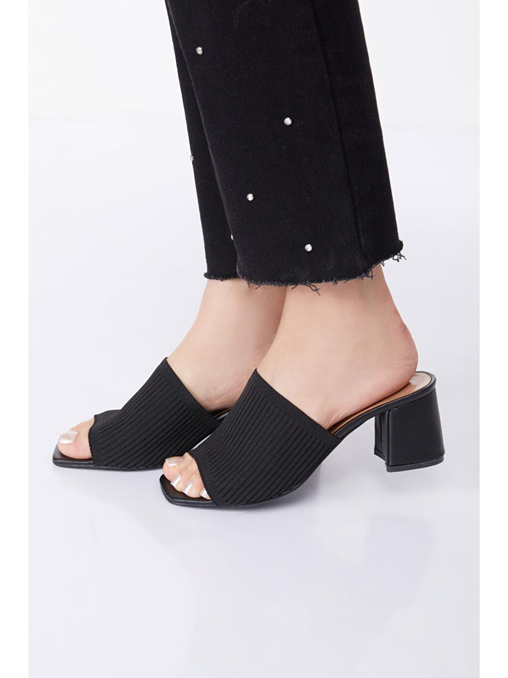 Kadın Siyah Topuklu Terlik - 24800-1