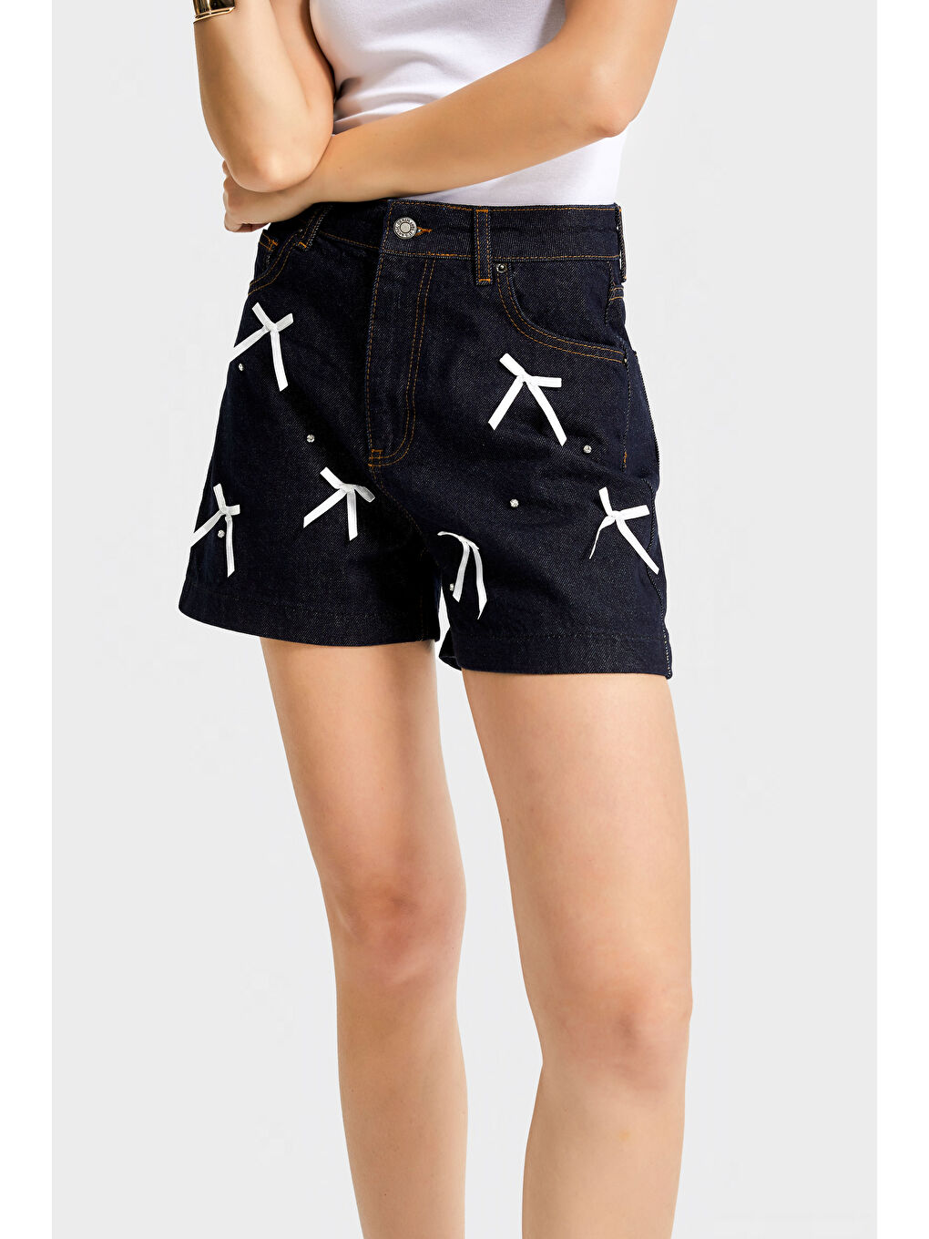 Kadın İndigo Renk 7s5-35 Midi Boy Fiyonk Detaylı %100 Pamuk Yüksek Bel Tasarım Denim Şort-1