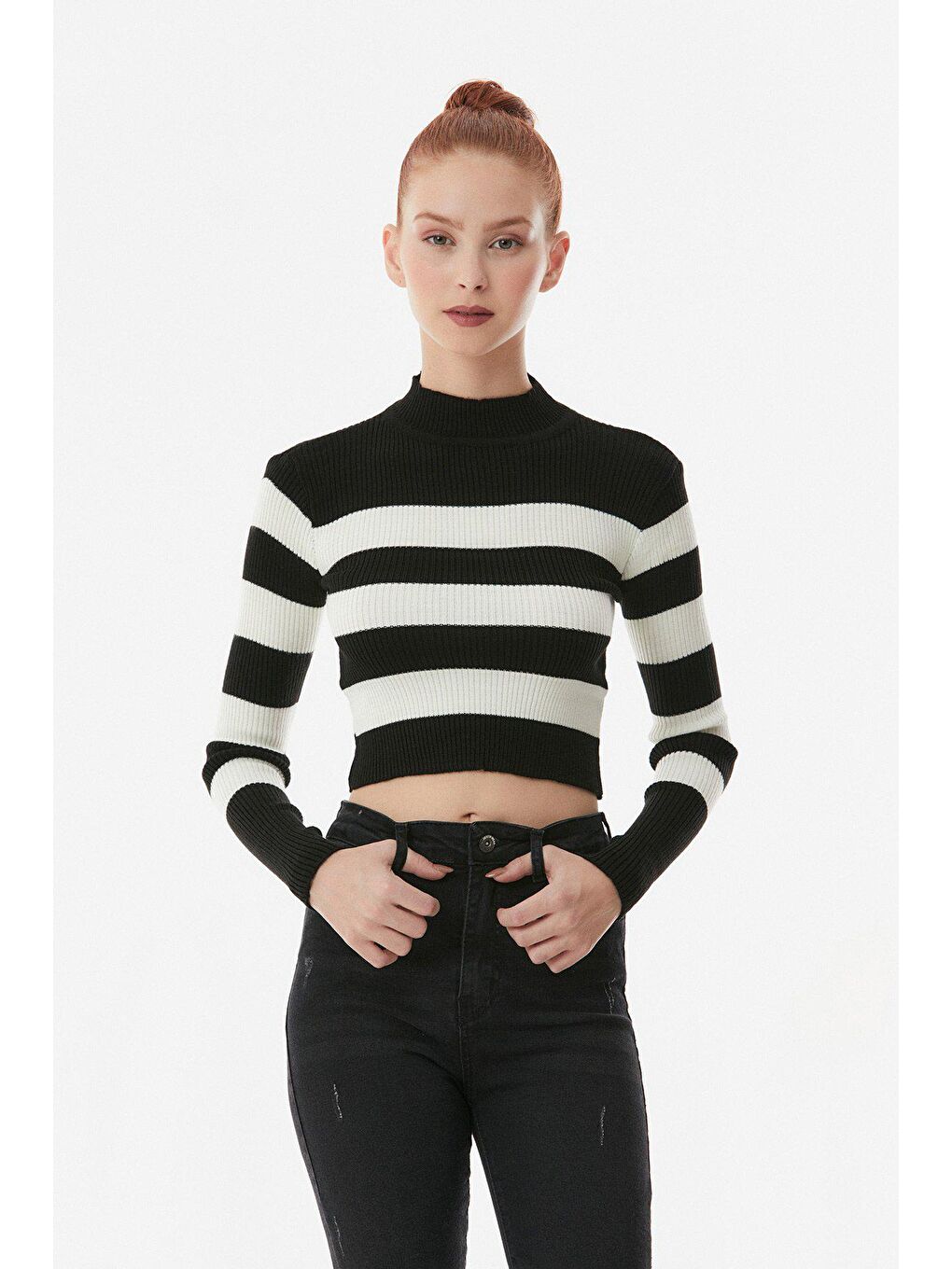 Siyah Fitilli Dik Yaka Triko Kazak