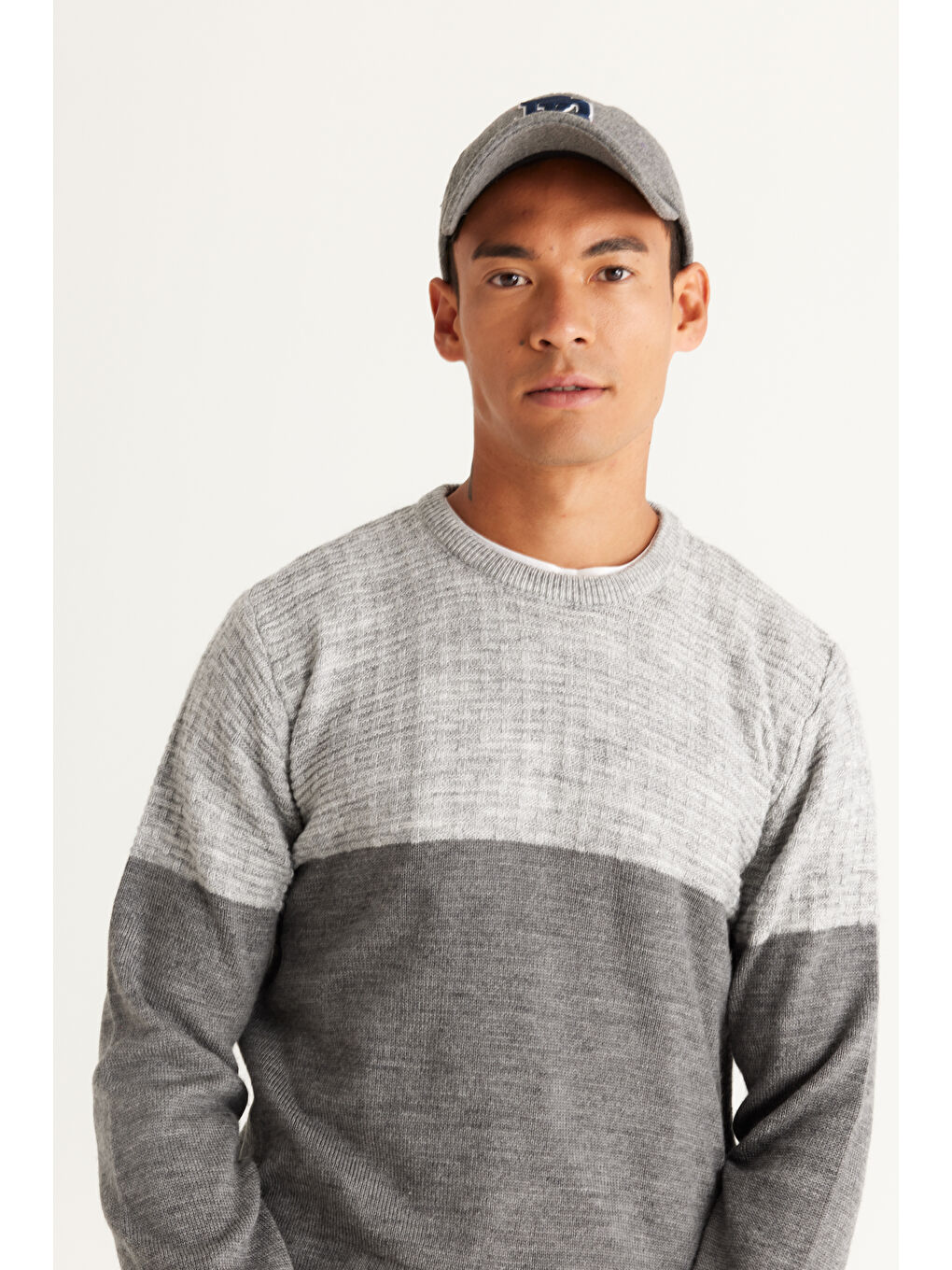 Erkek Gri Melanj Standart Fit Normal Kesim Bisiklet Yaka ColorBlok Desenli Triko-1