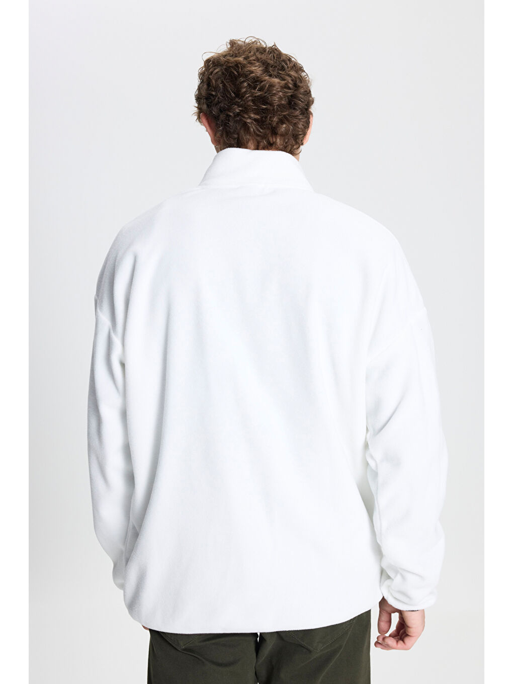 Erkek Beyaz Oversize Bol Kesim Bato Yaka Cep Detaylı Fermuarlı Soğuk Geçirmez Polar Sweatshirt-4