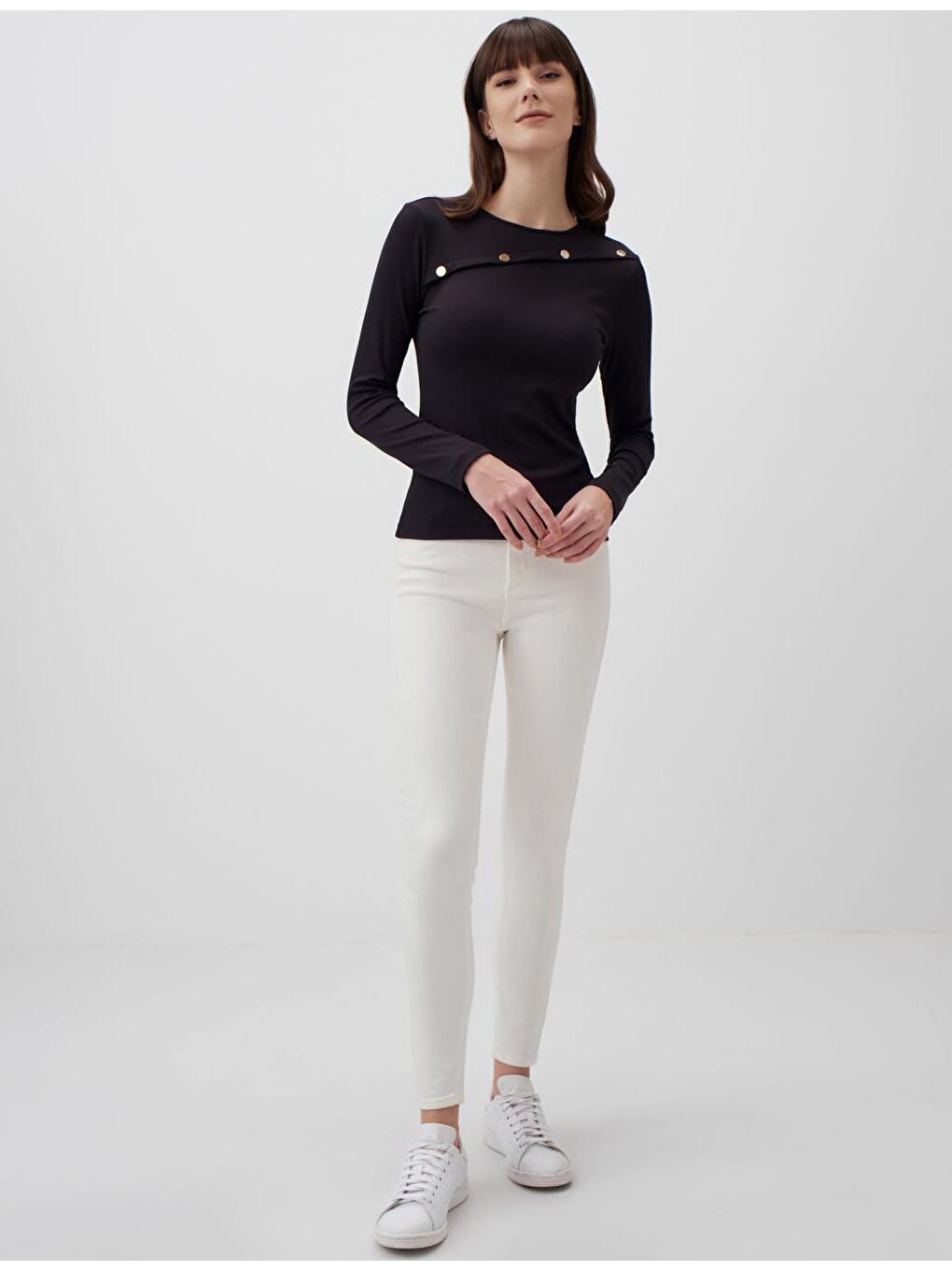 Siyah Bisiklet Yaka Uzun Kollu Detaylı Bluz-4