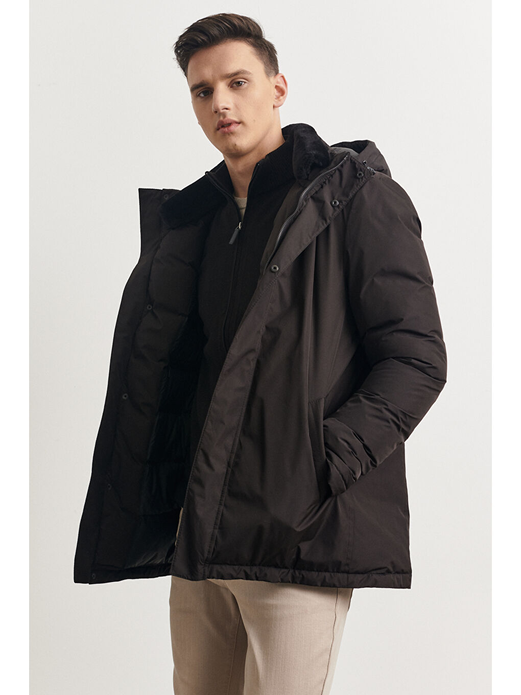 Erkek Siyah Standart Fit Normal Kesim Yaka İçi Kürklü Kışlık Mont-3