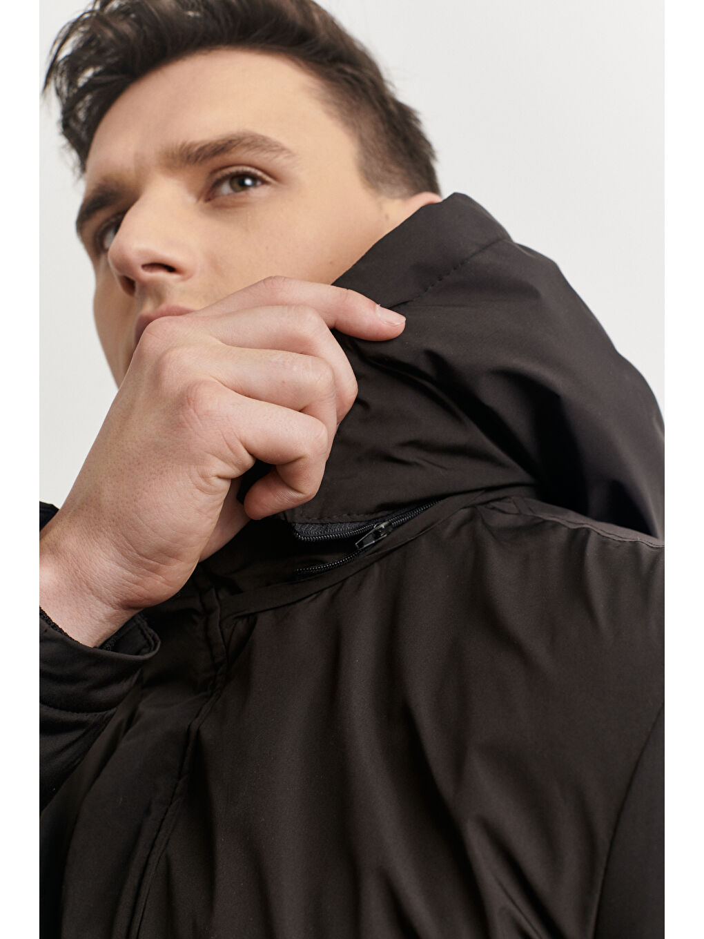 Erkek Siyah Standart Fit Normal Kesim Yaka İçi Kürklü Kışlık Mont-5