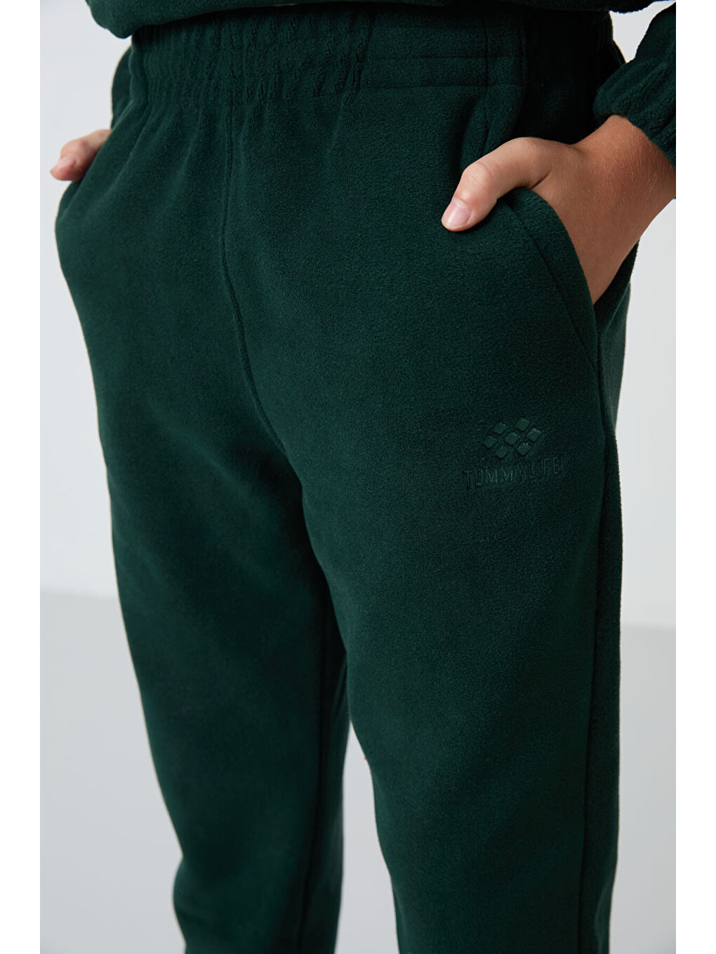 Çam Yeşil Kalın Yumuşak Dokulu Standart Fit Nakışlı Polar Erkek Çocuk Eşofman Alt - 11219-2