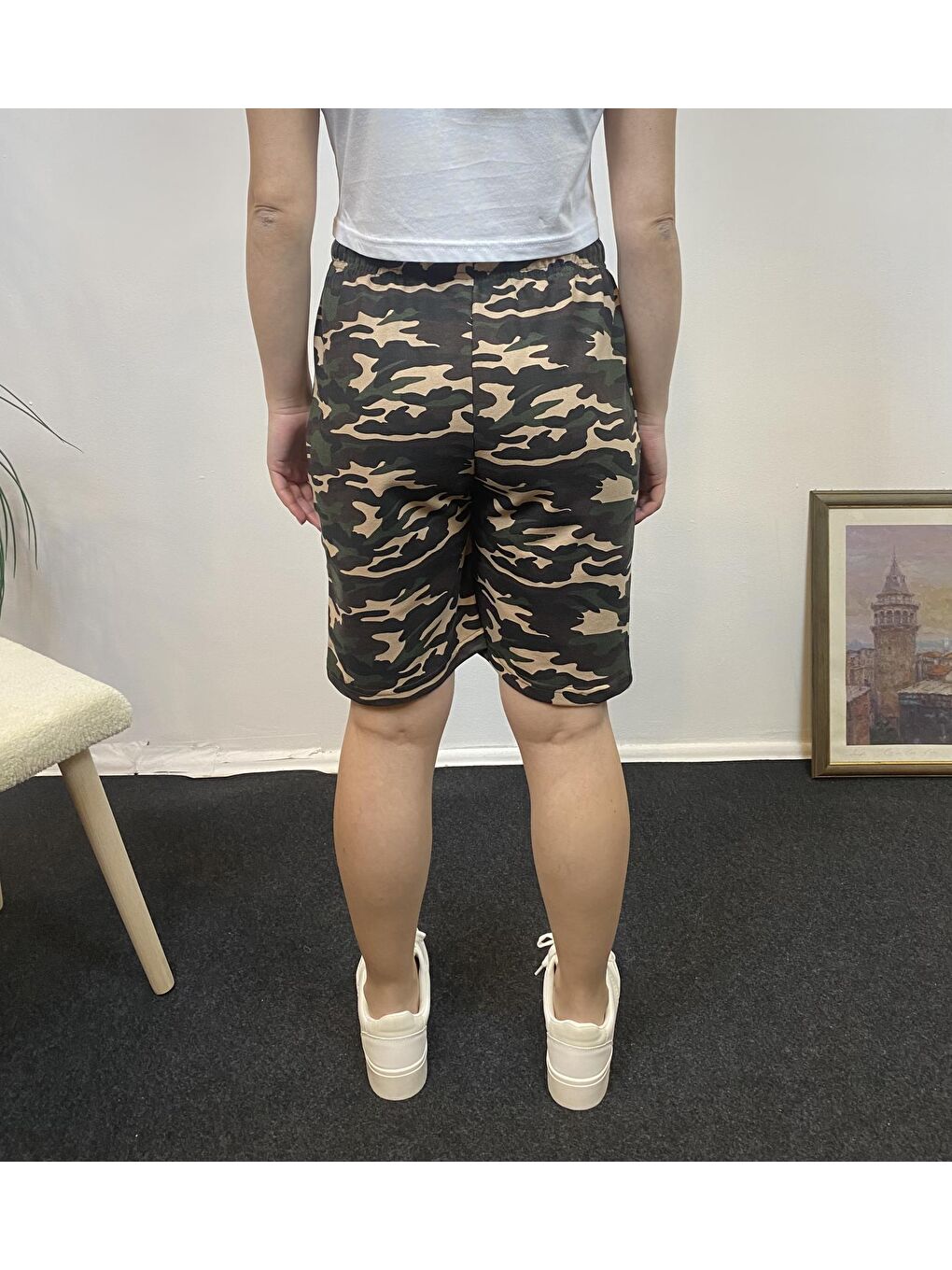 Bej Kadın Rahat Kalıp Beli Lastikli Cepli Basklı Şort-1