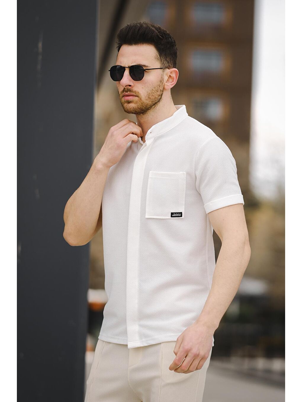 Beyaz Tek Cep Waffle Kumaş Slim Kısa Kol Hakim Yaka Erkek Gömlek