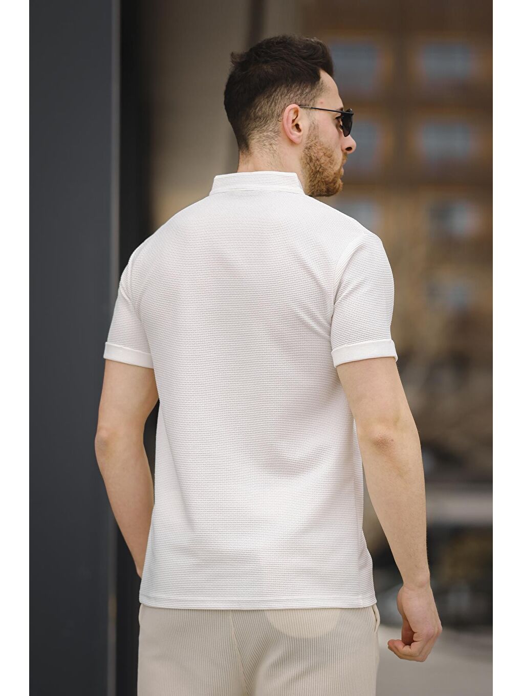 Beyaz Tek Cep Waffle Kumaş Slim Kısa Kol Hakim Yaka Erkek Gömlek-2