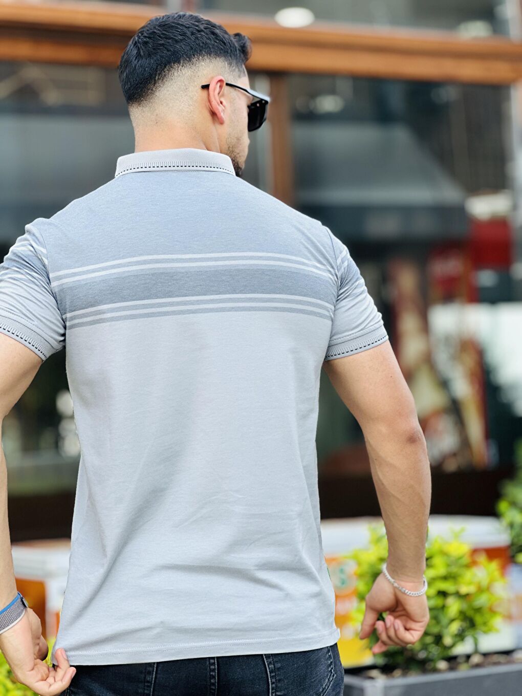 Gri Dijital Baskı Detaylı Polo Yaka Kısa Kollu Tişört- 2426-1