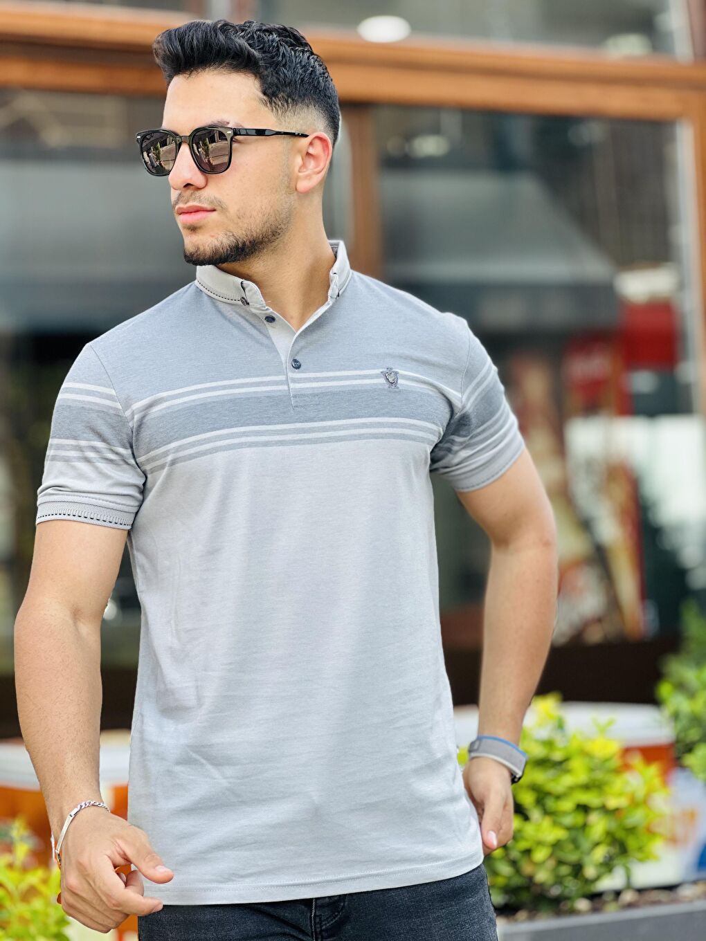 Gri Dijital Baskı Detaylı Polo Yaka Kısa Kollu Tişört- 2426-2