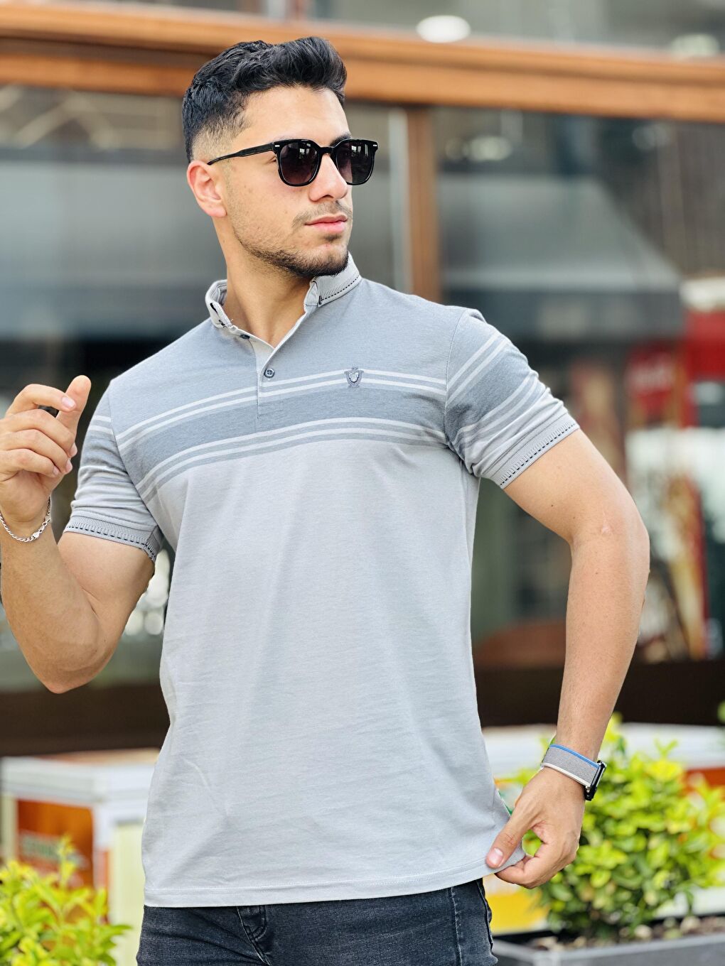 Gri Dijital Baskı Detaylı Polo Yaka Kısa Kollu Tişört- 2426-3