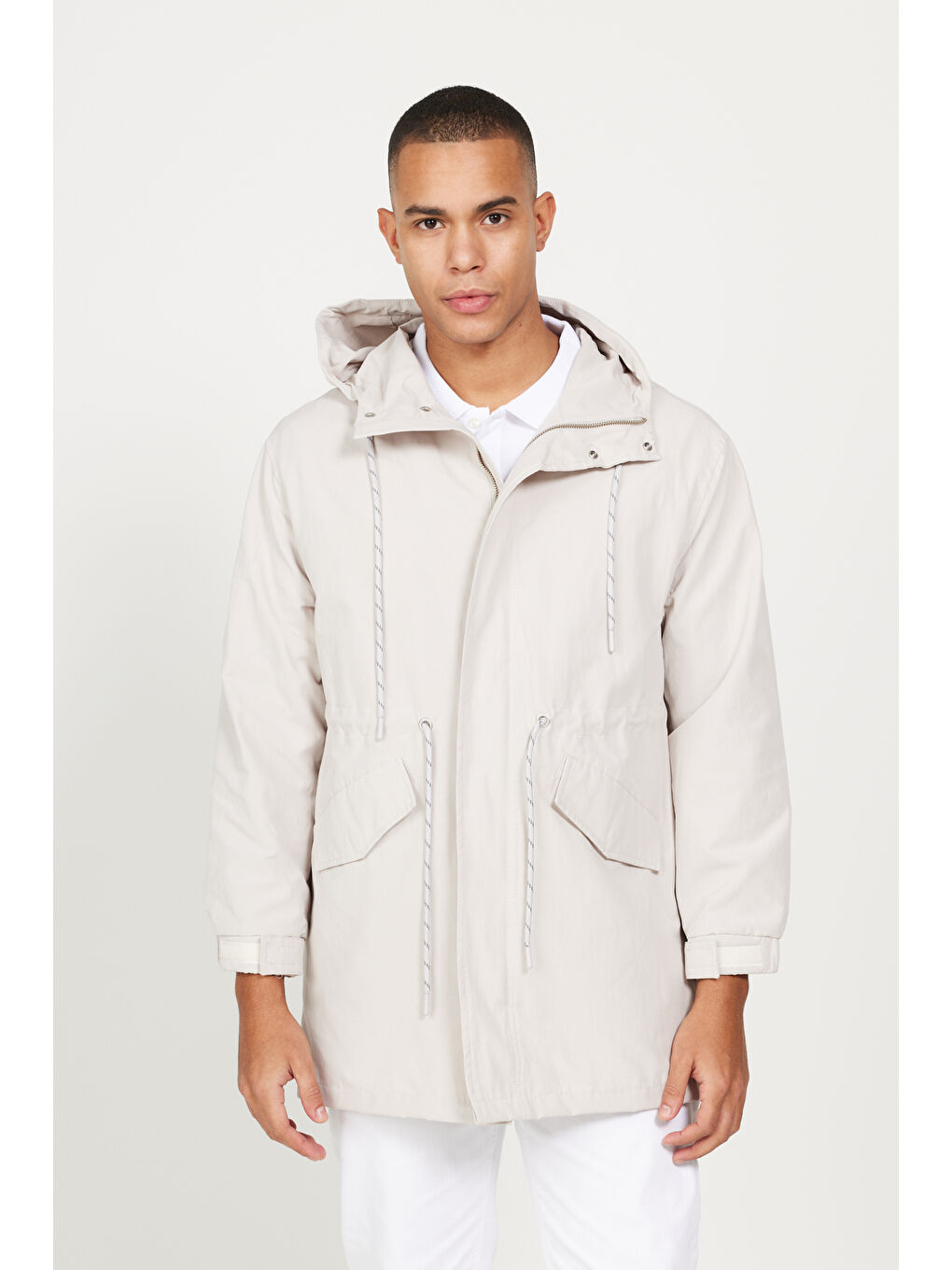 Erkek Bej Standart Fit Normal Kesim Kapüşonlu Ayarlanabilir İpli Cepli Trençkot-3