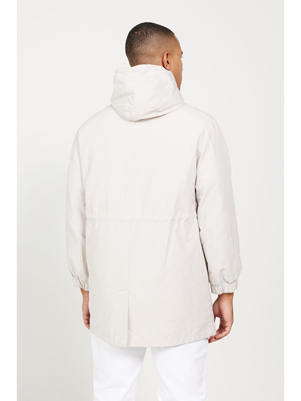 Erkek Bej Standart Fit Normal Kesim Kapüşonlu Ayarlanabilir İpli Cepli Trençkot-8