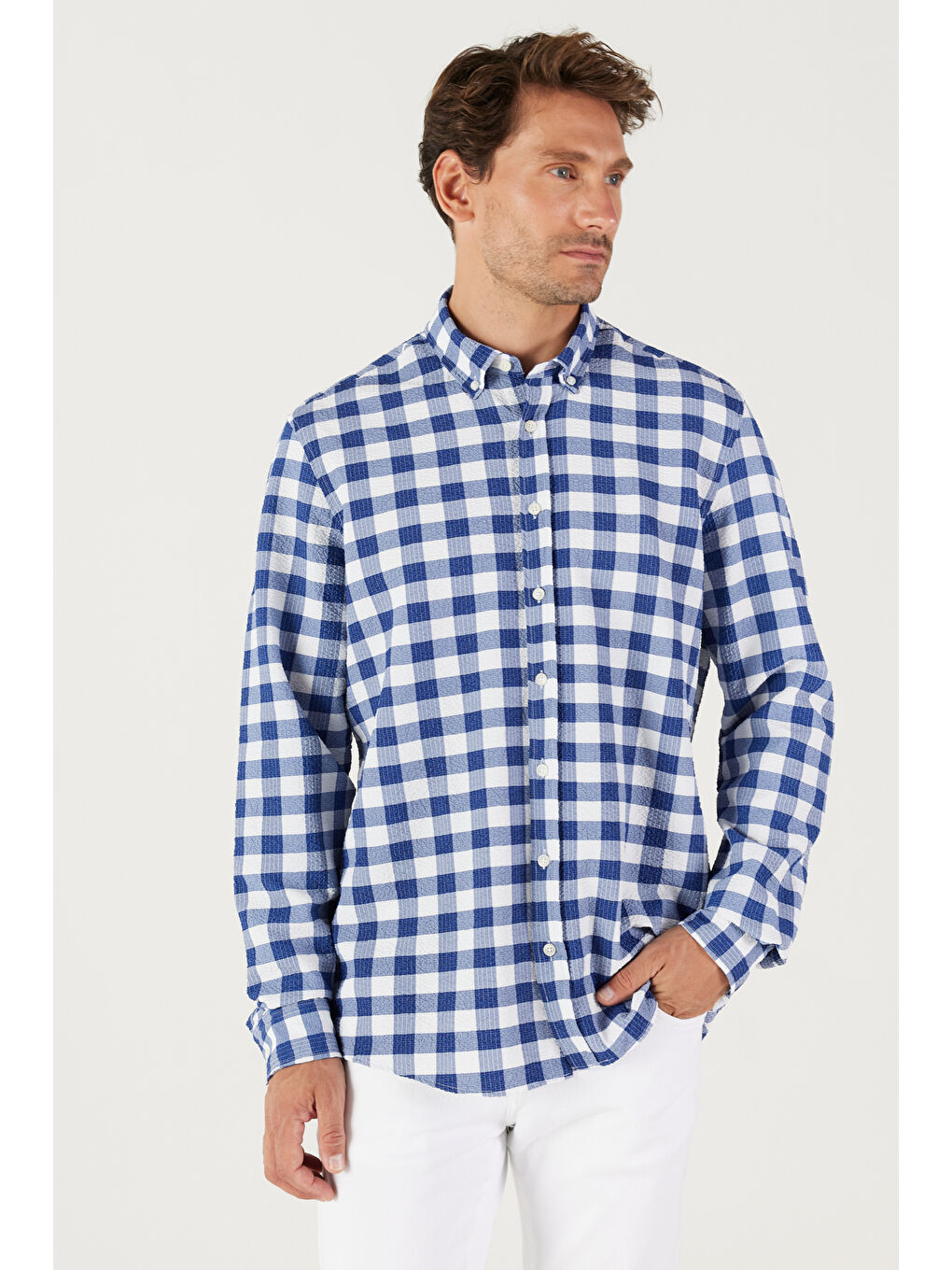 Erkek Beyaz-Lacivert Slim Fit Dar Kesim Düğmeli Yaka Gofre Desenli Gömlek-3