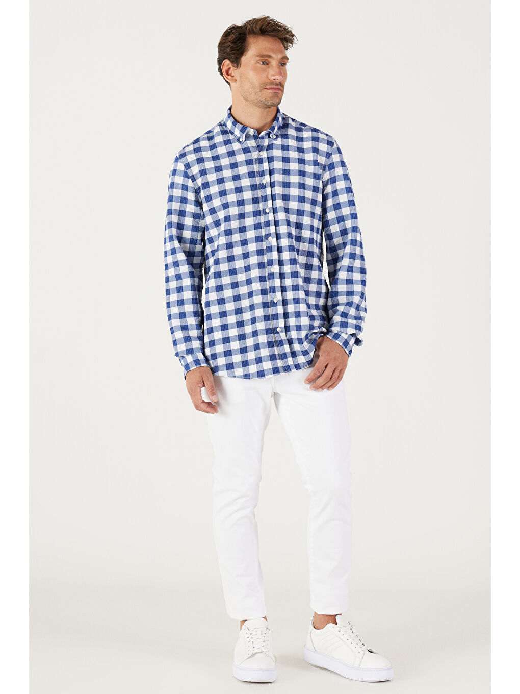 Erkek Beyaz-Lacivert Slim Fit Dar Kesim Düğmeli Yaka Gofre Desenli Gömlek-4