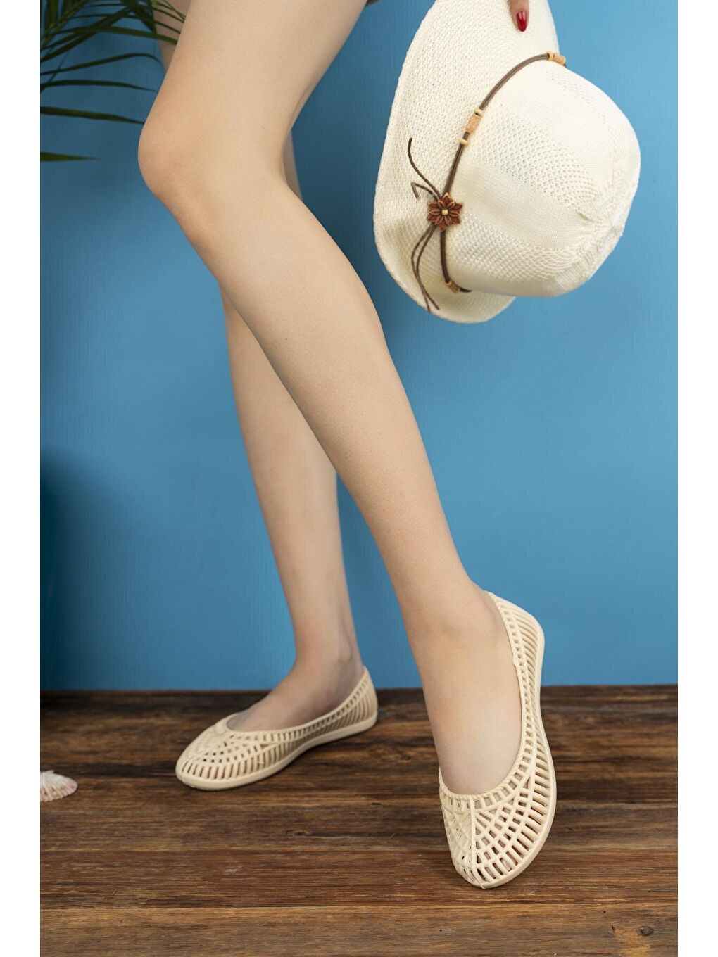 Bej Nostal  Kadın Havuz ve Plaj Sandaleti