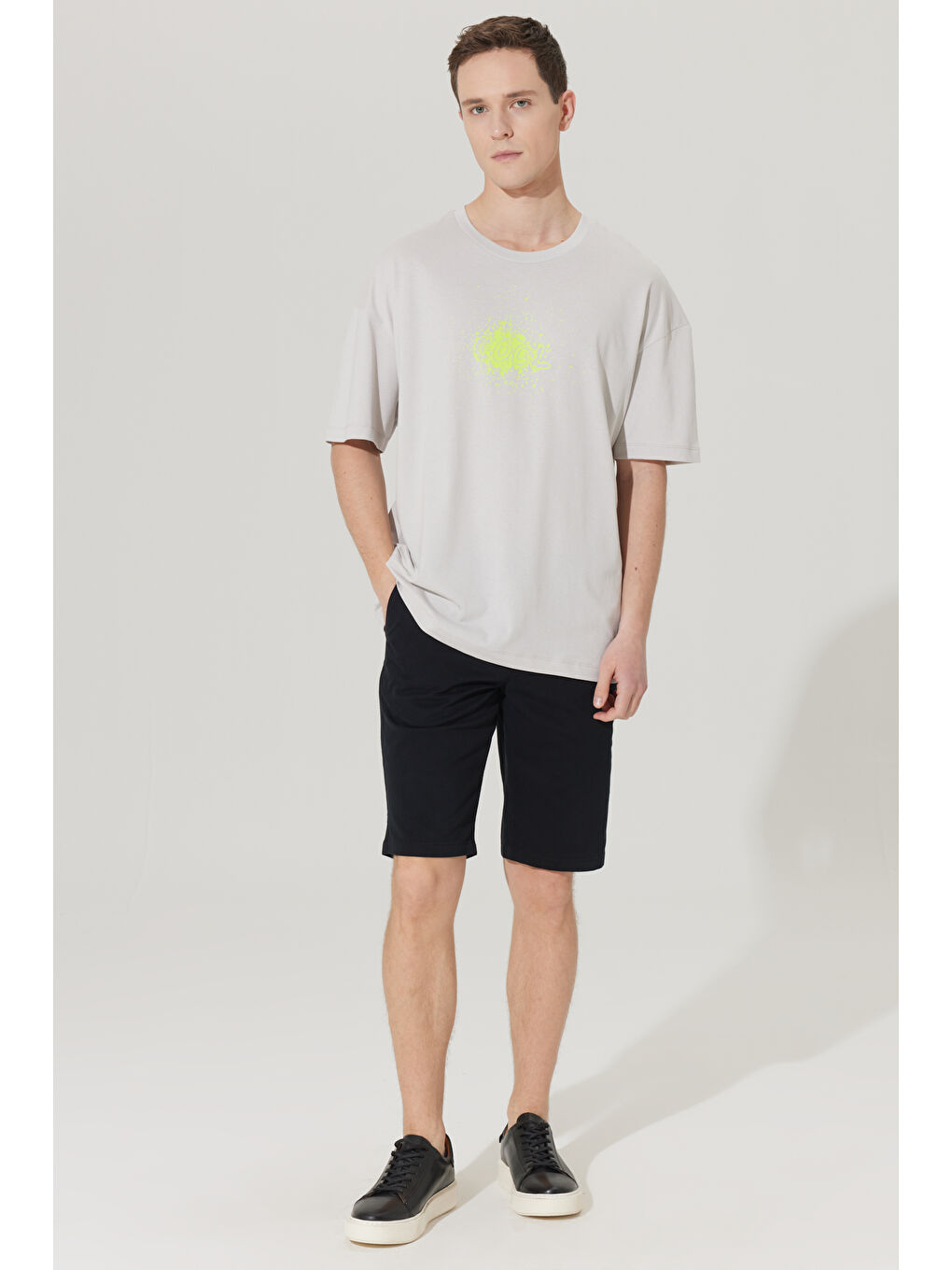 Erkek Siyah Slim Fit Dar Kesim Yan Cepli Chino Şort-1