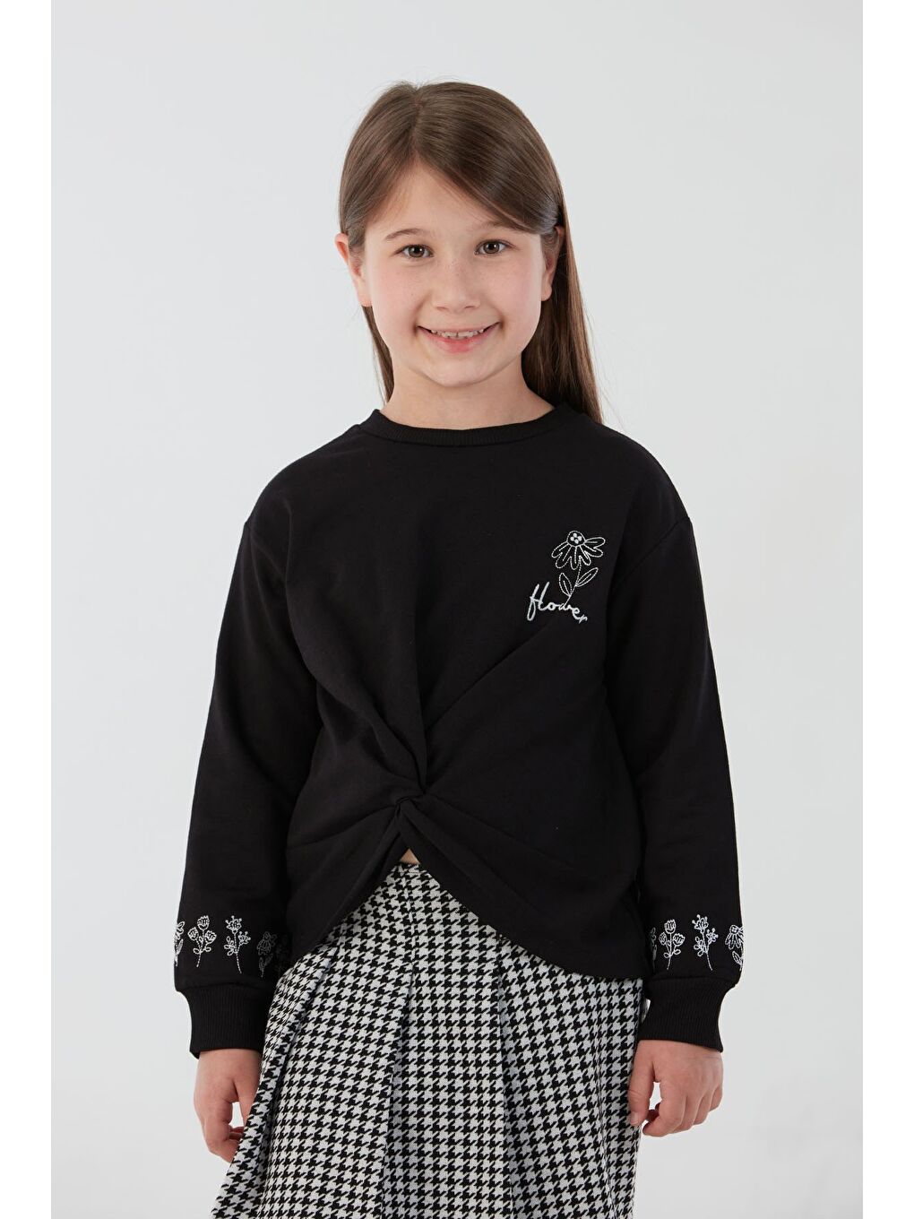 Siyah Çiçek Nakışlı Önü Düğümlü Şortlu 2 Li Kız Çocuk Takım