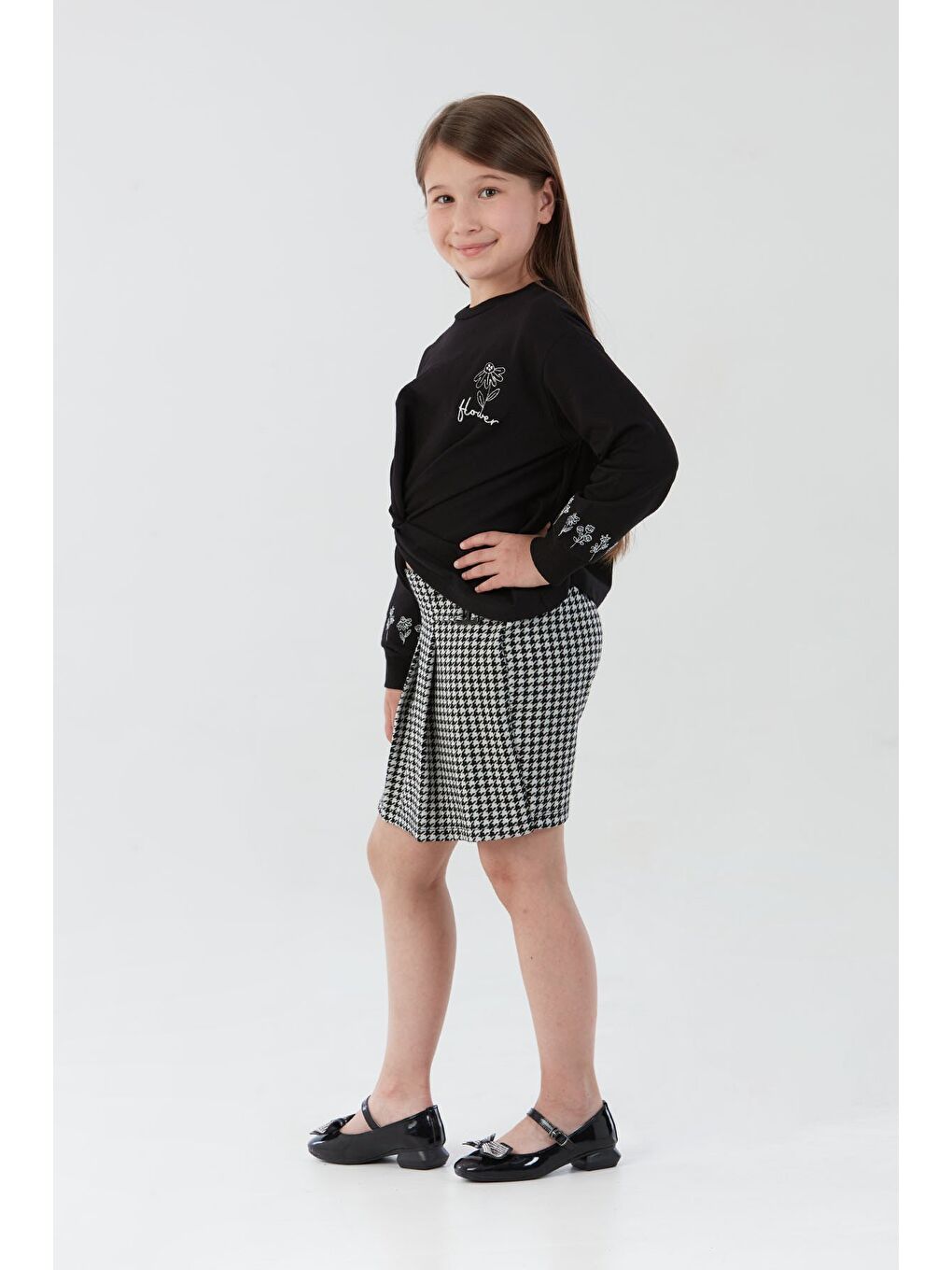 Siyah Çiçek Nakışlı Önü Düğümlü Şortlu 2 Li Kız Çocuk Takım-3