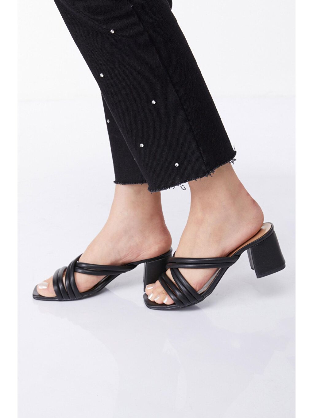 Kadın Siyah Topuklu Terlik - 24794-1