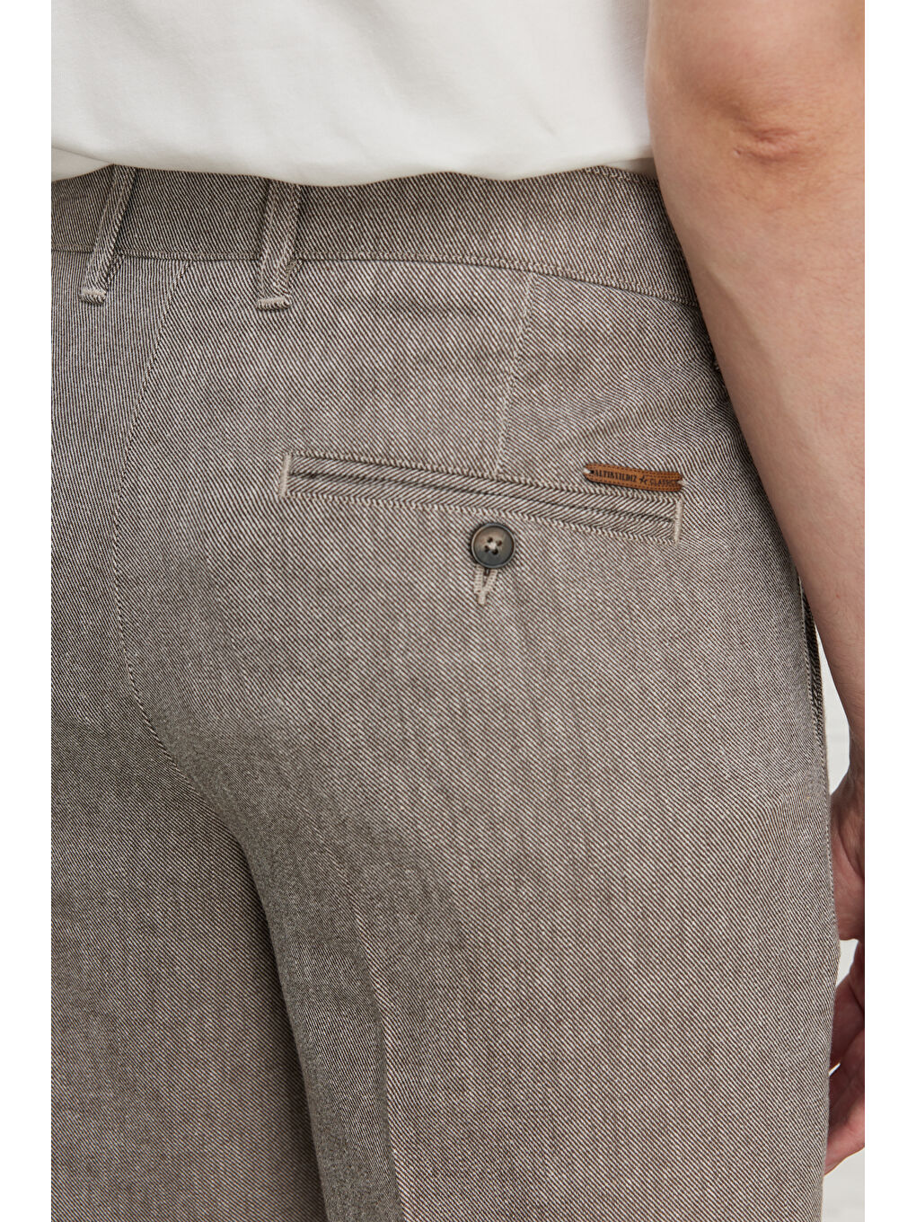 Erkek Kahverengi Slim Fit Dar Kesim Yan Cepli Diyagonal Desenli Pamuklu Şort-4