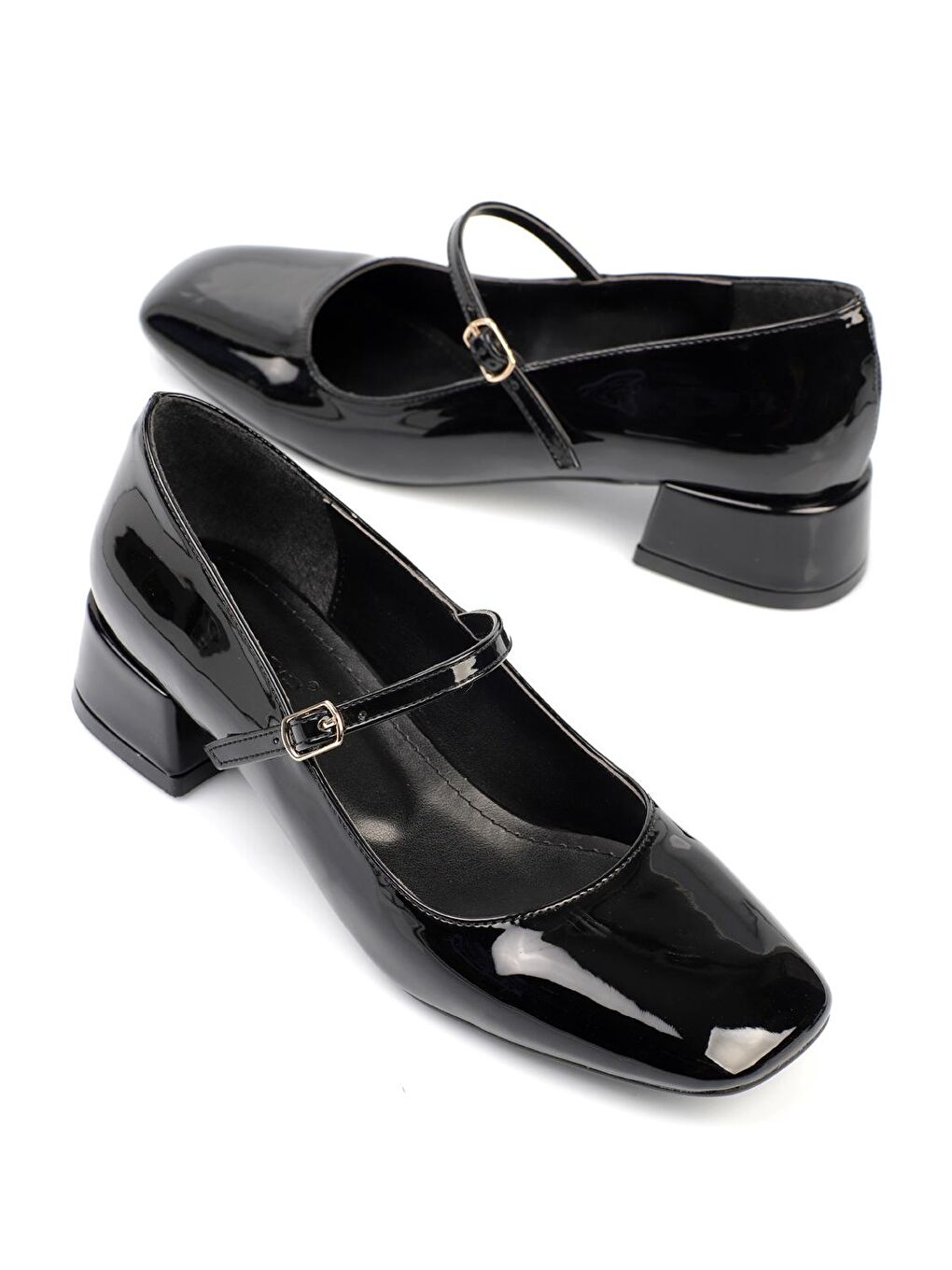 Siyah Küt Burunlu Bantlı Alçak Topuk Kadın Ayakkabı