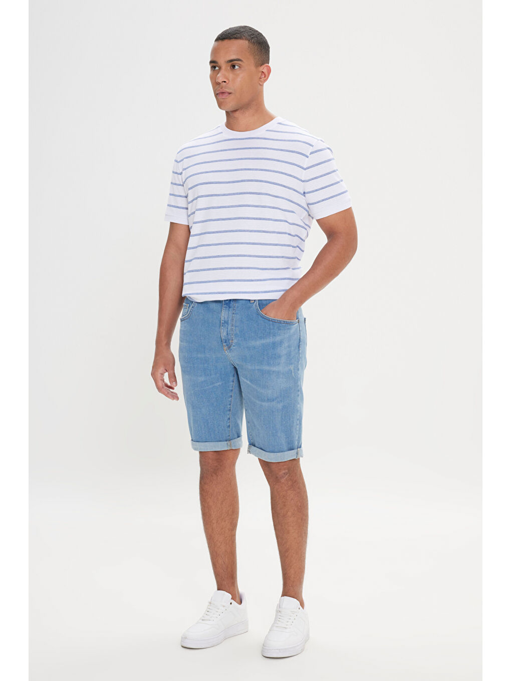 Erkek Mavi Slim Fit Dar Kesim Pamuklu Esnek Denim Şort-2