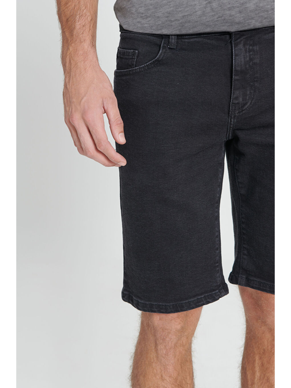 Erkek Siyah Slim Fit Dar Kesim Pamuklu Esnek Denim Şort-4