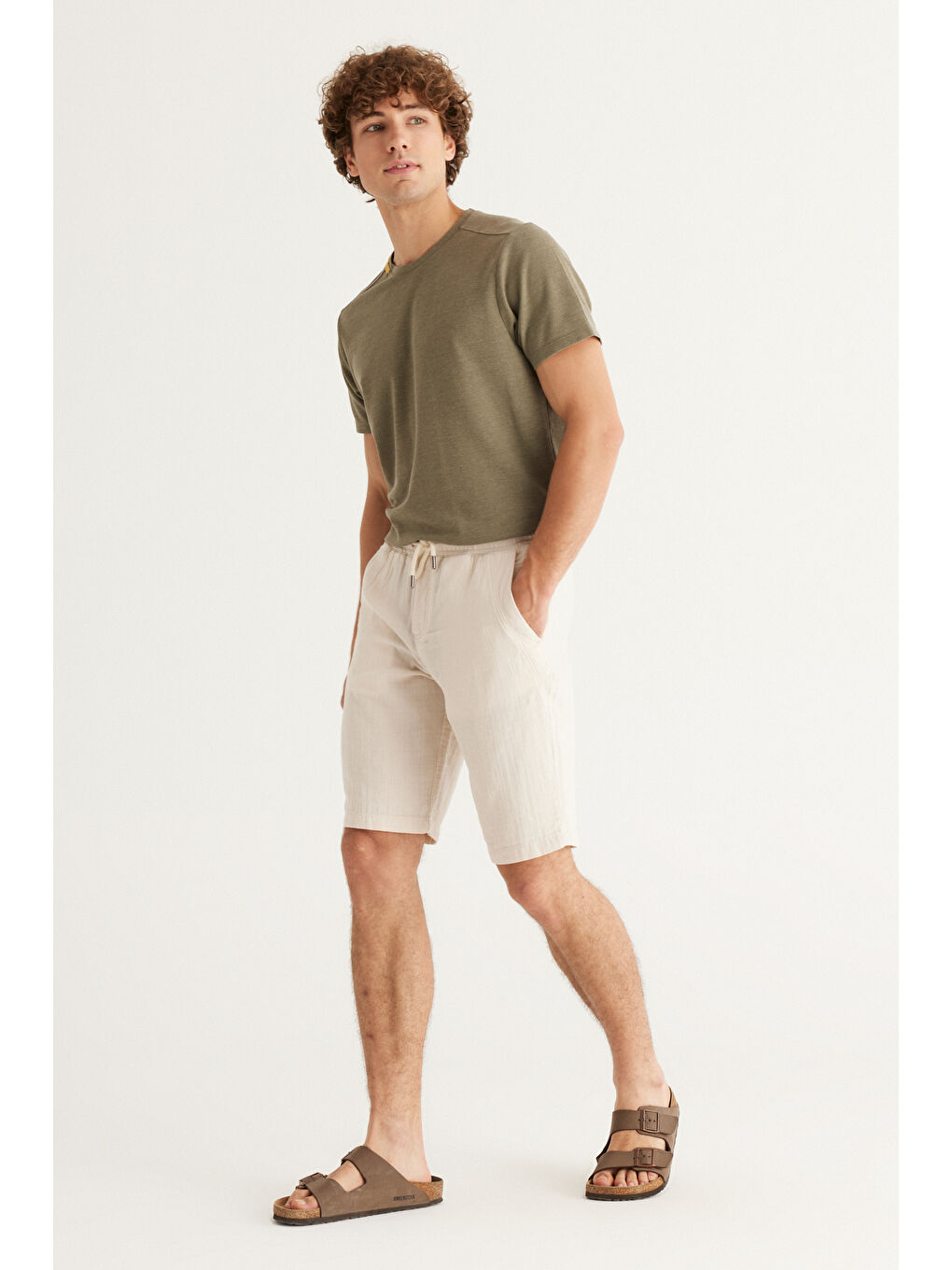 Erkek Bej Slim Fit Dar Kesim Yan Cepli %100 Pamuk Müslin Desenli Şort-2