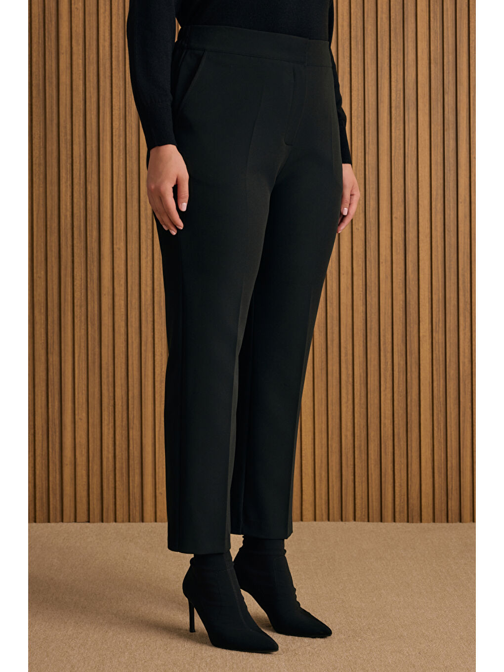 Siyah Beli Lastikli Dokuma Pantolon-2