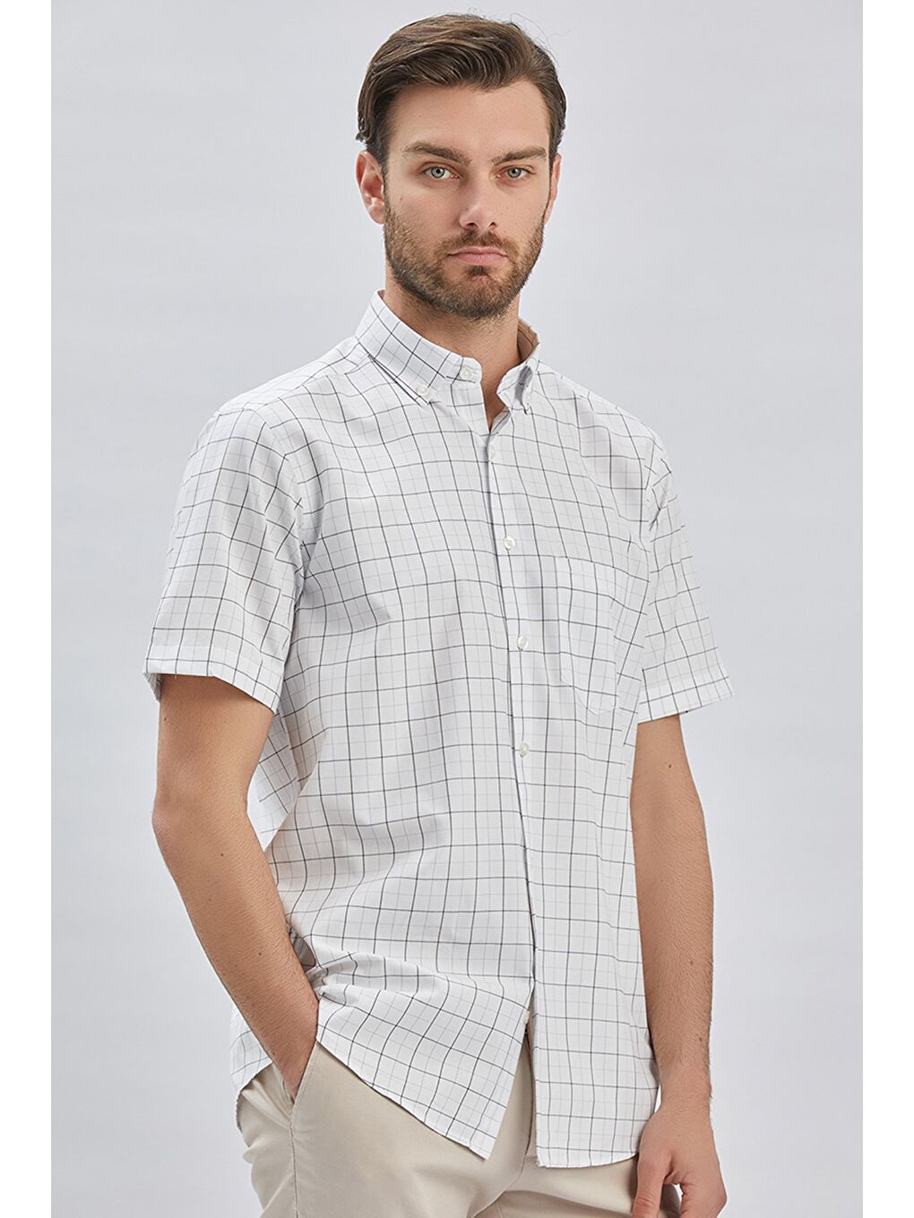 Beyaz Kısa Kollu Ekoseli Cepli Pamuklu Klasik Comfort Fit Rahat Kesim Gömlek 1004240220-3