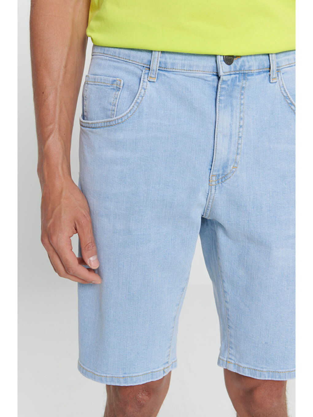 Erkek Açık Mavi Slim Fit Dar Kesim Pamuklu Esnek Denim Şort-4