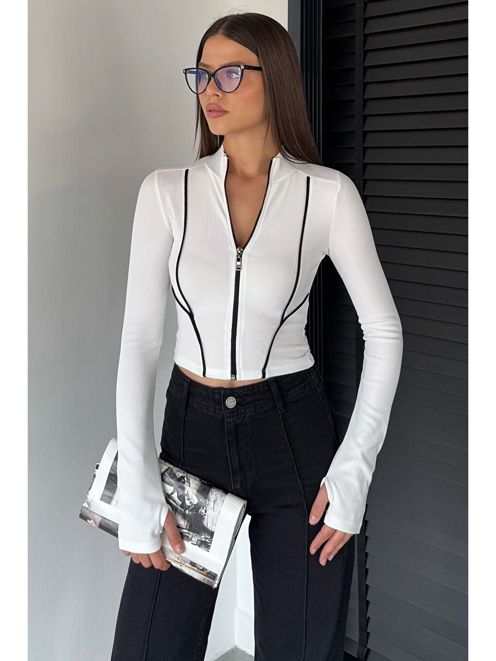 Ekru Kadın Şerit Detaylı Ön Fermuarlı Elastanlı Crop Top Bluz-1