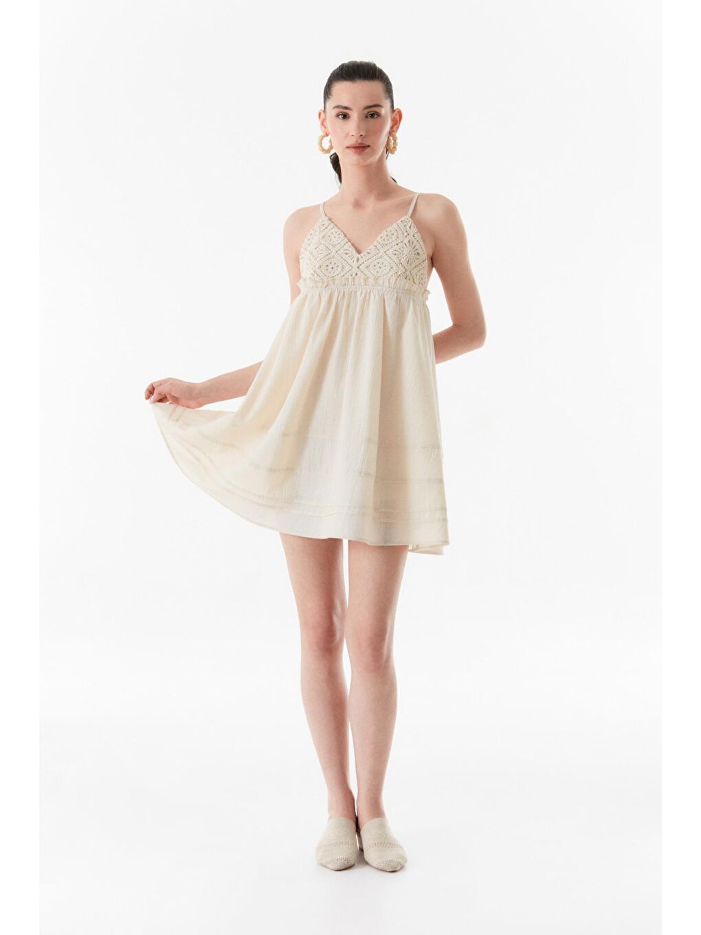 Bej Yakası Güpürlü V Yaka Elbise-2