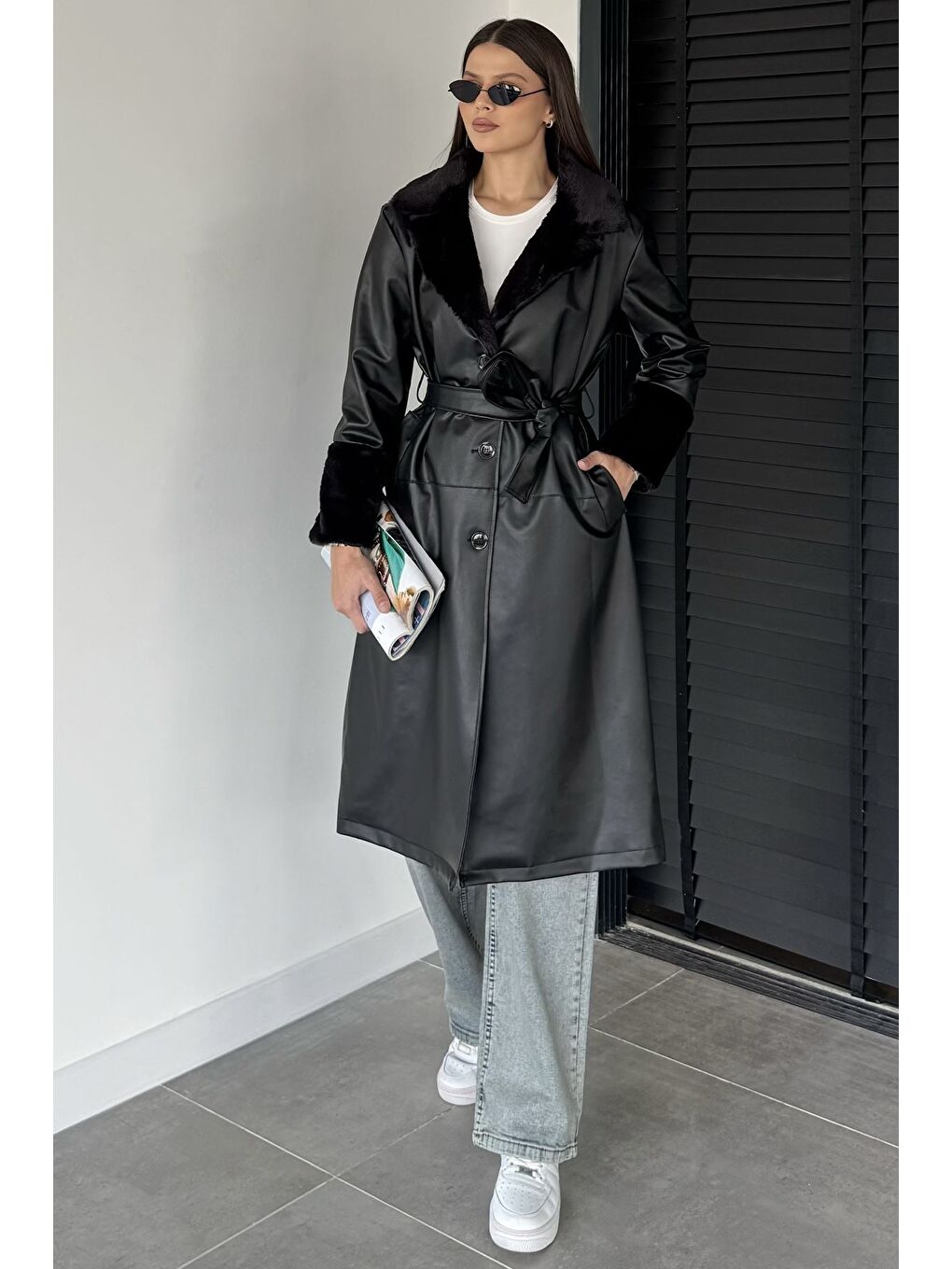 Siyah Kadın Yaka Ve Bilek Kürk Garnili Bel Kuşaklı Suni Deri Trençkot-1