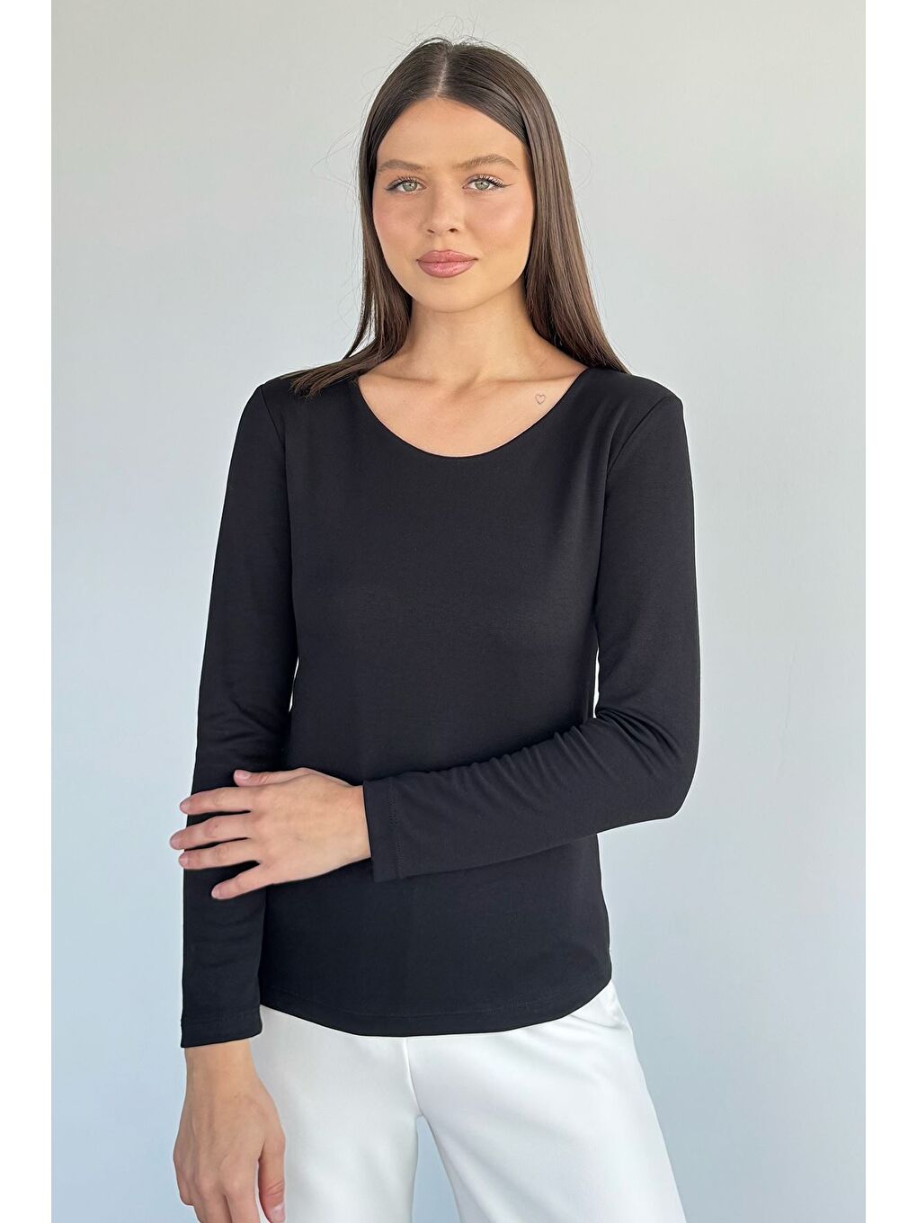 Siyah V Yaka Basıc Bluz