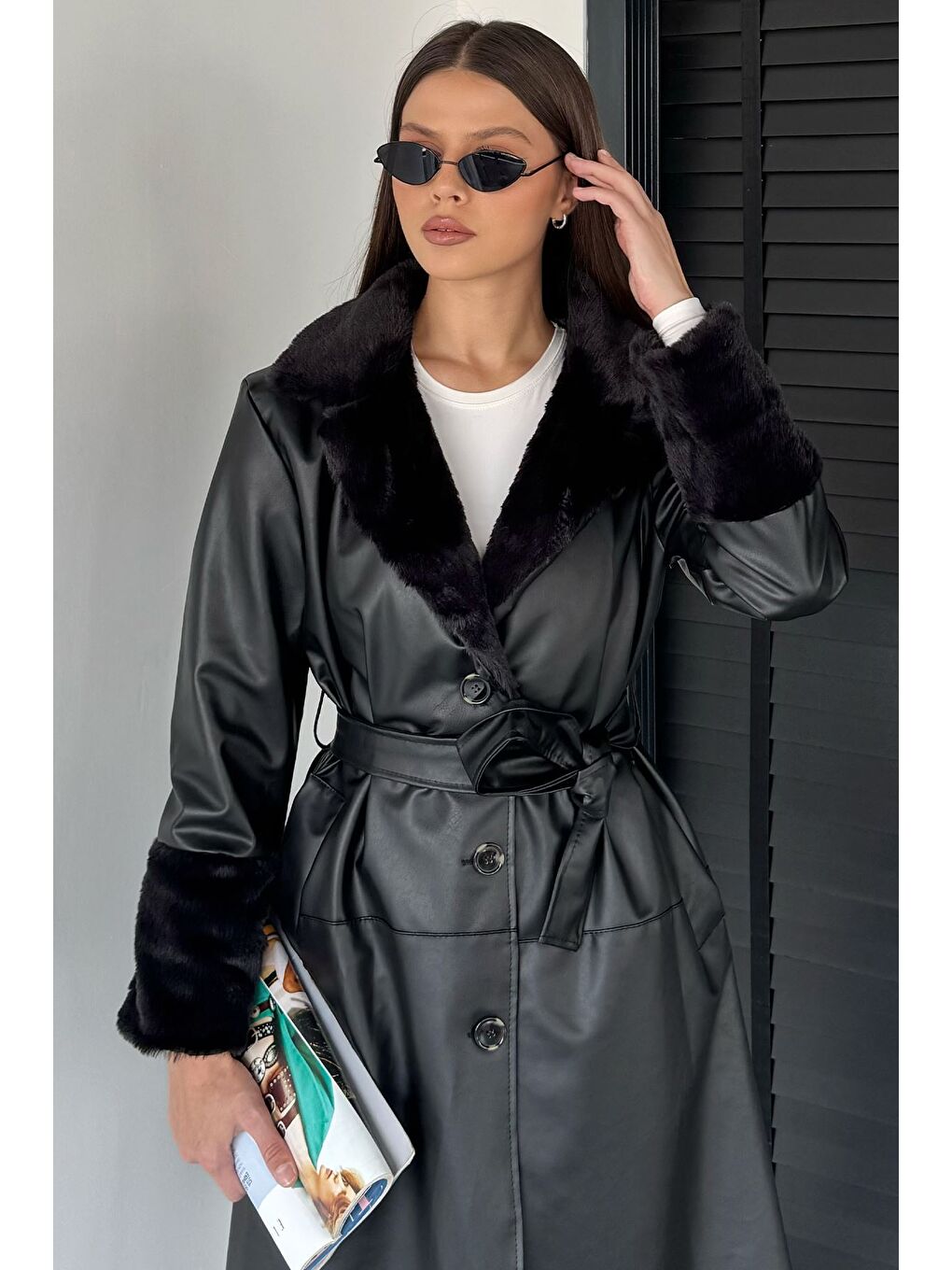 Siyah Kadın Yaka Ve Bilek Kürk Garnili Bel Kuşaklı Suni Deri Trençkot-2
