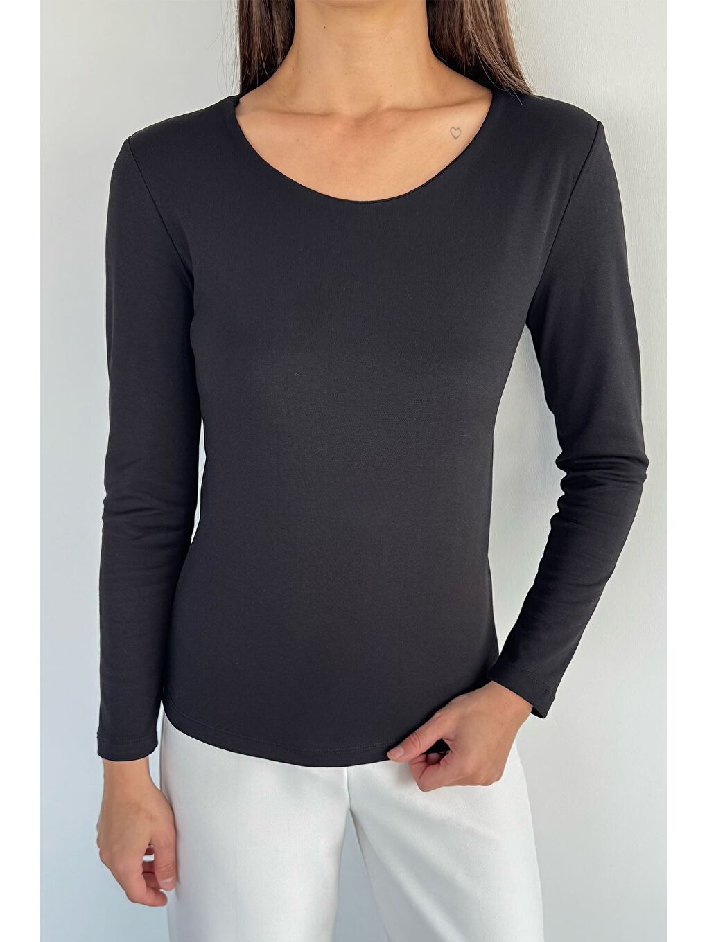 Siyah V Yaka Basıc Bluz-1