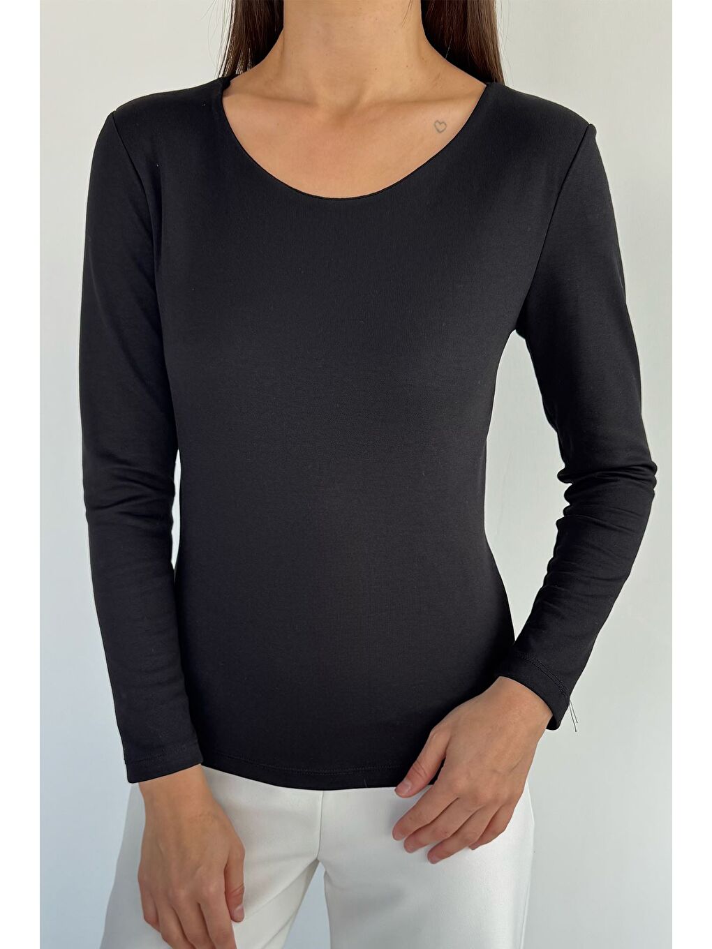 Siyah V Yaka Basıc Bluz-2