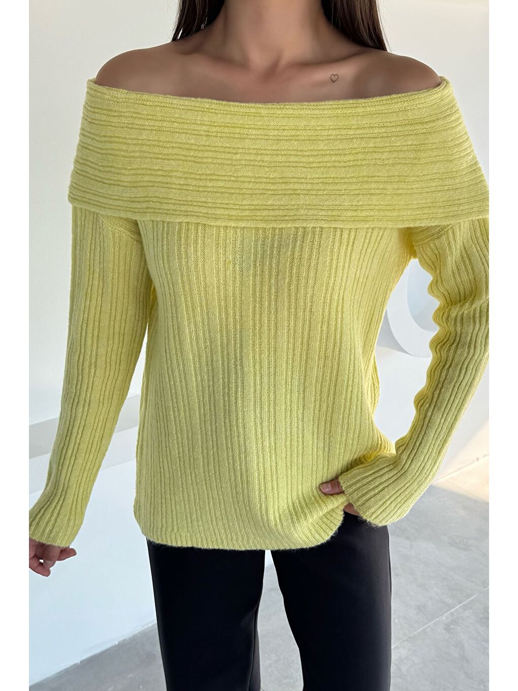 Sarı Kadın Madonna Yaka Kendinden Çizgi Desenli Triko Bluz-1