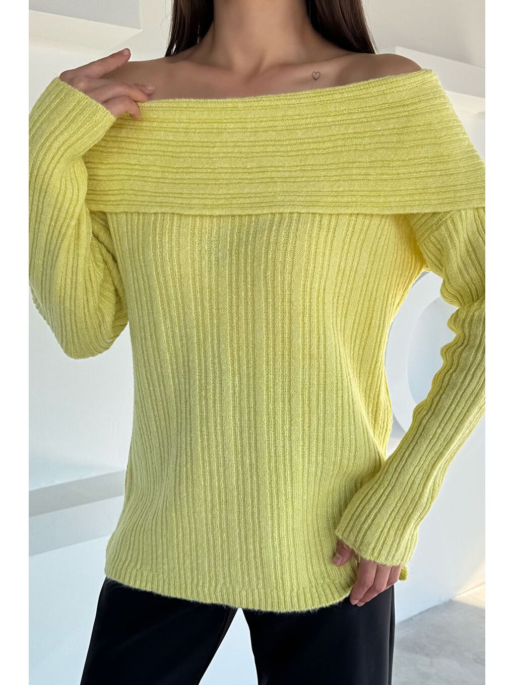 Sarı Kadın Madonna Yaka Kendinden Çizgi Desenli Triko Bluz-2